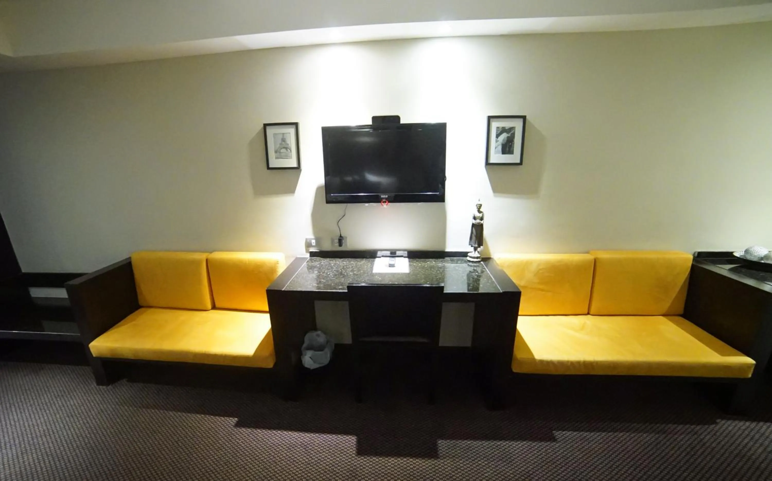 TV and multimedia in Savoy Hotel Boutique