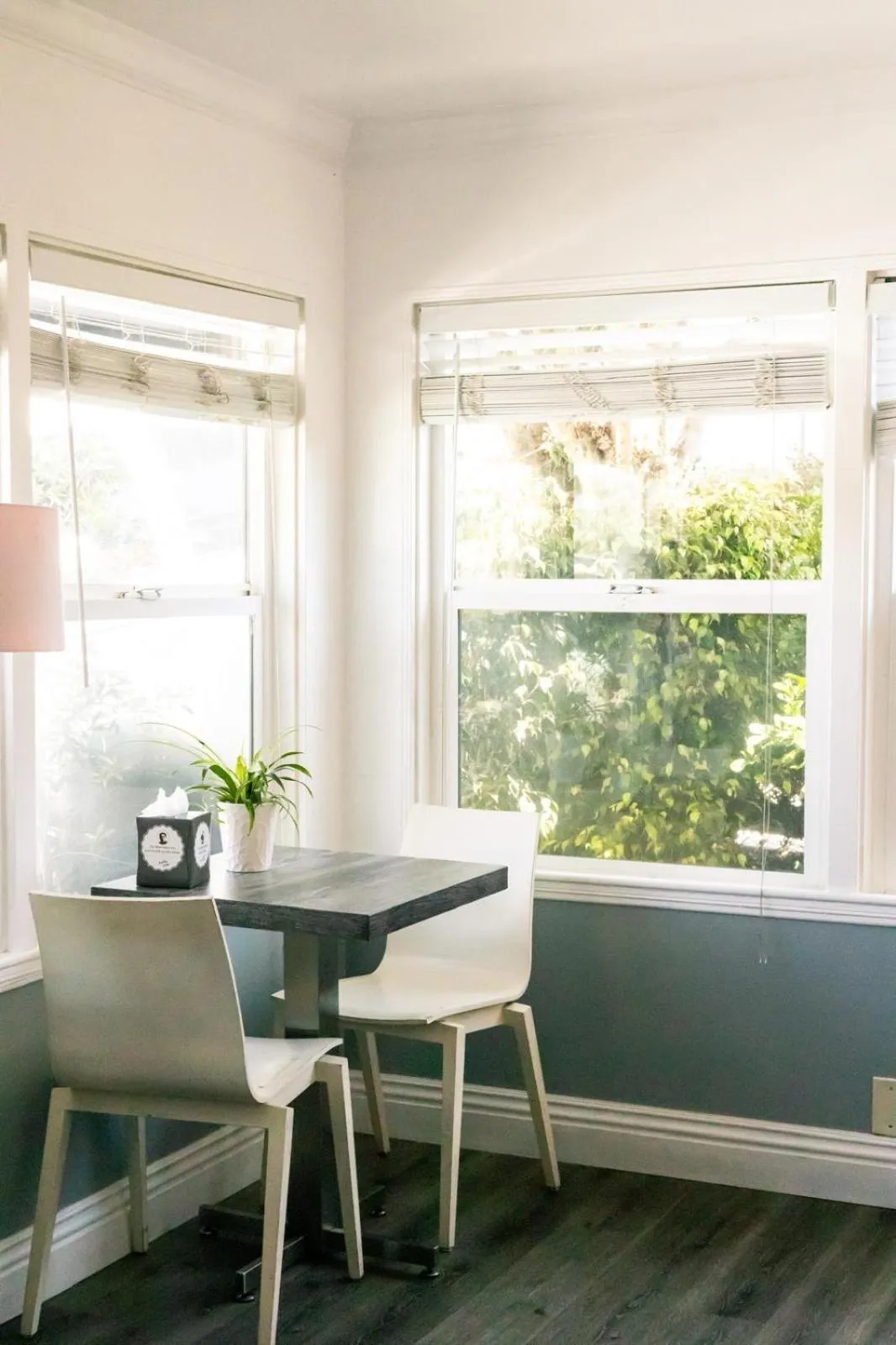 Seating area in Seaside Laguna Inn & Suites