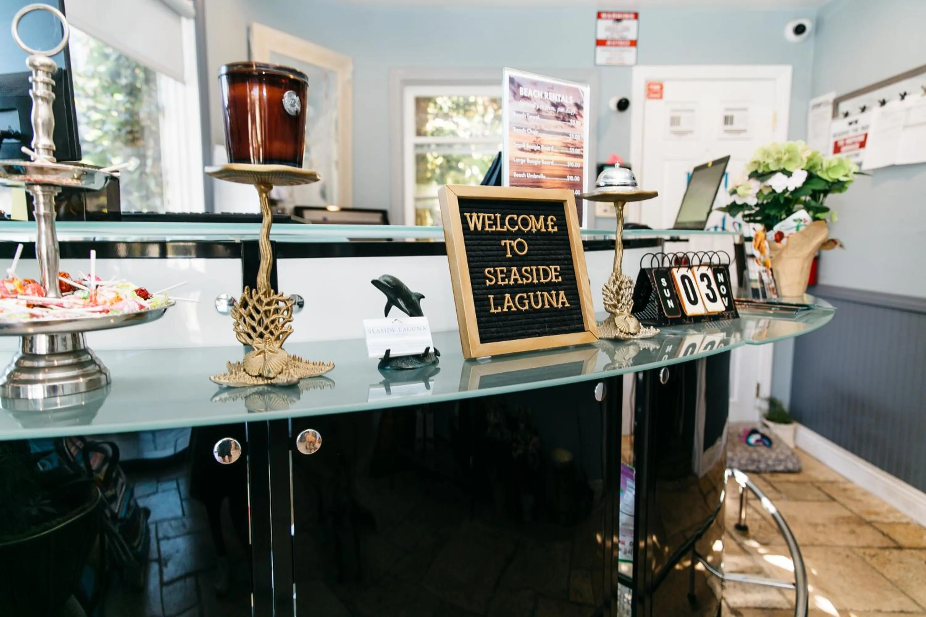 Lobby or reception in Seaside Laguna Inn & Suites
