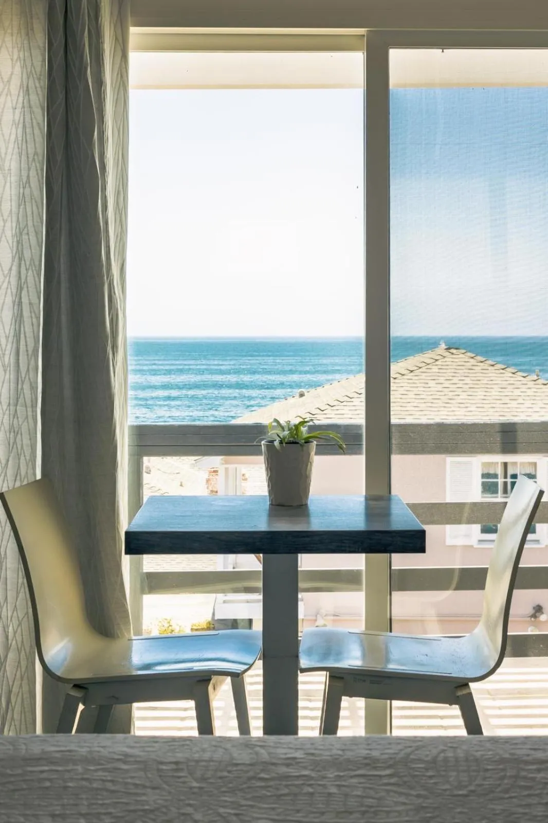 Seating area in Seaside Laguna Inn & Suites