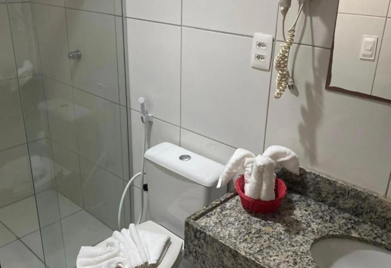 Toilet in Hotel Fortaleza Inn