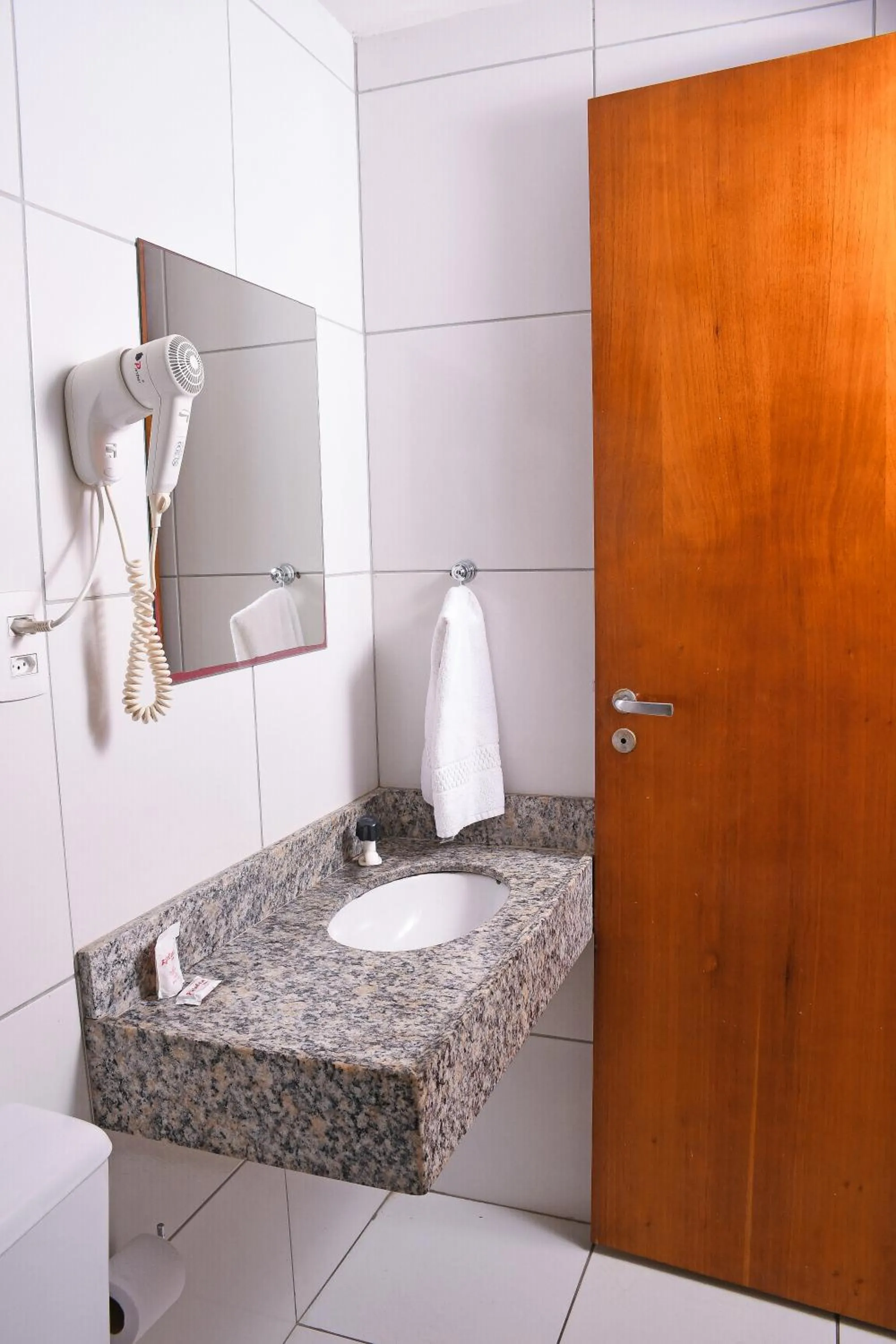 Toilet in Hotel Fortaleza Inn