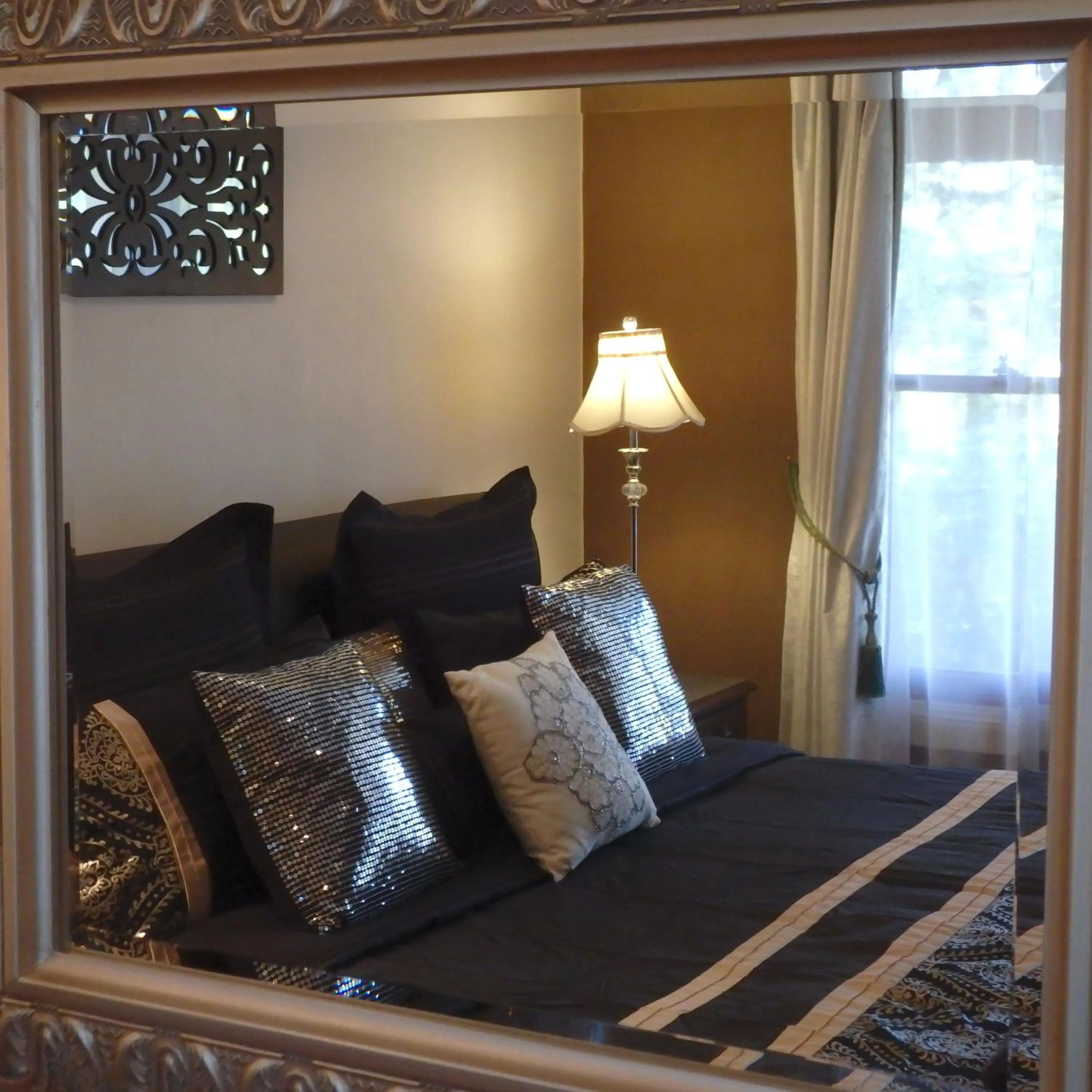 Bed in Bowral Road Art Gallery Bed and Breakfast