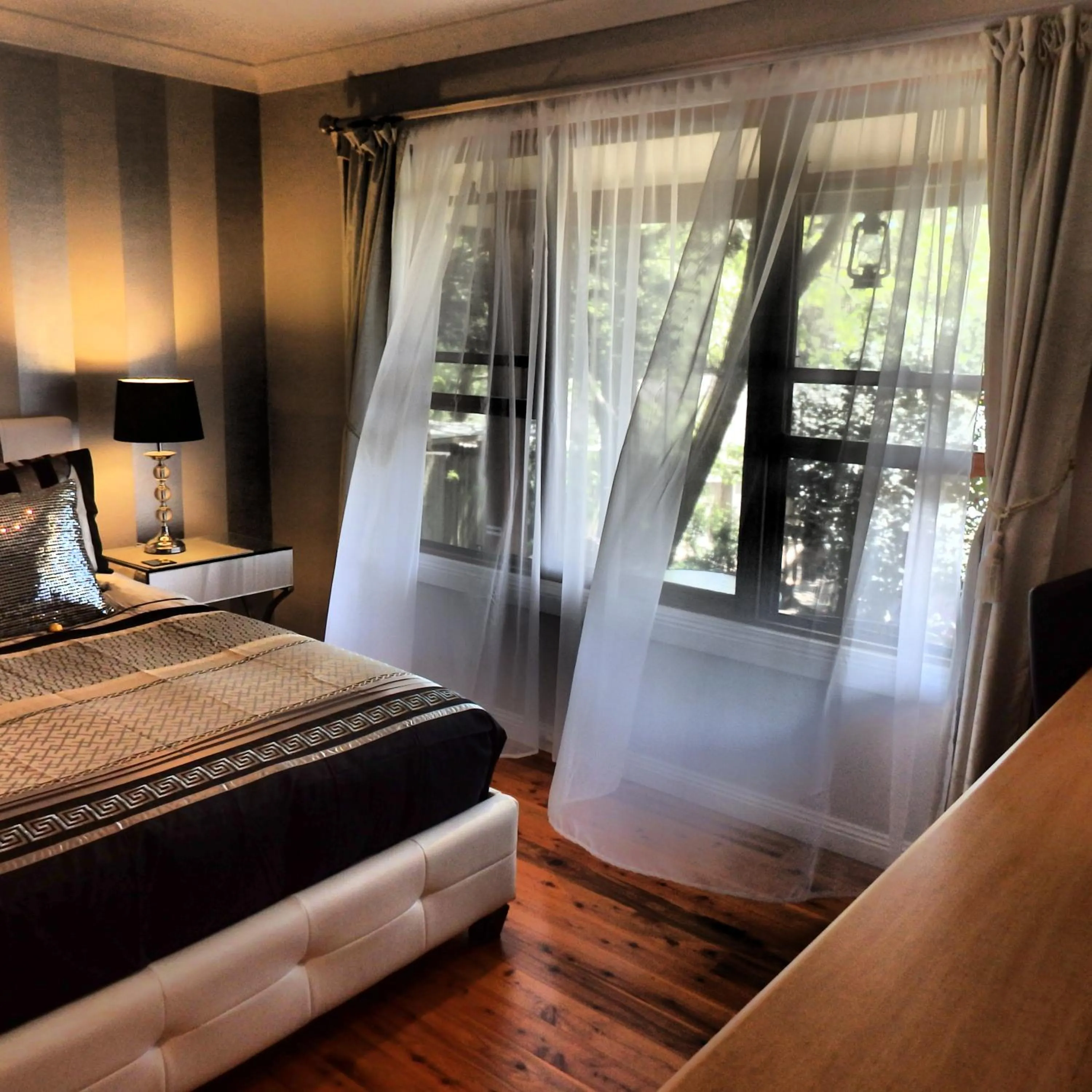 Bed in Bowral Road Art Gallery Bed and Breakfast