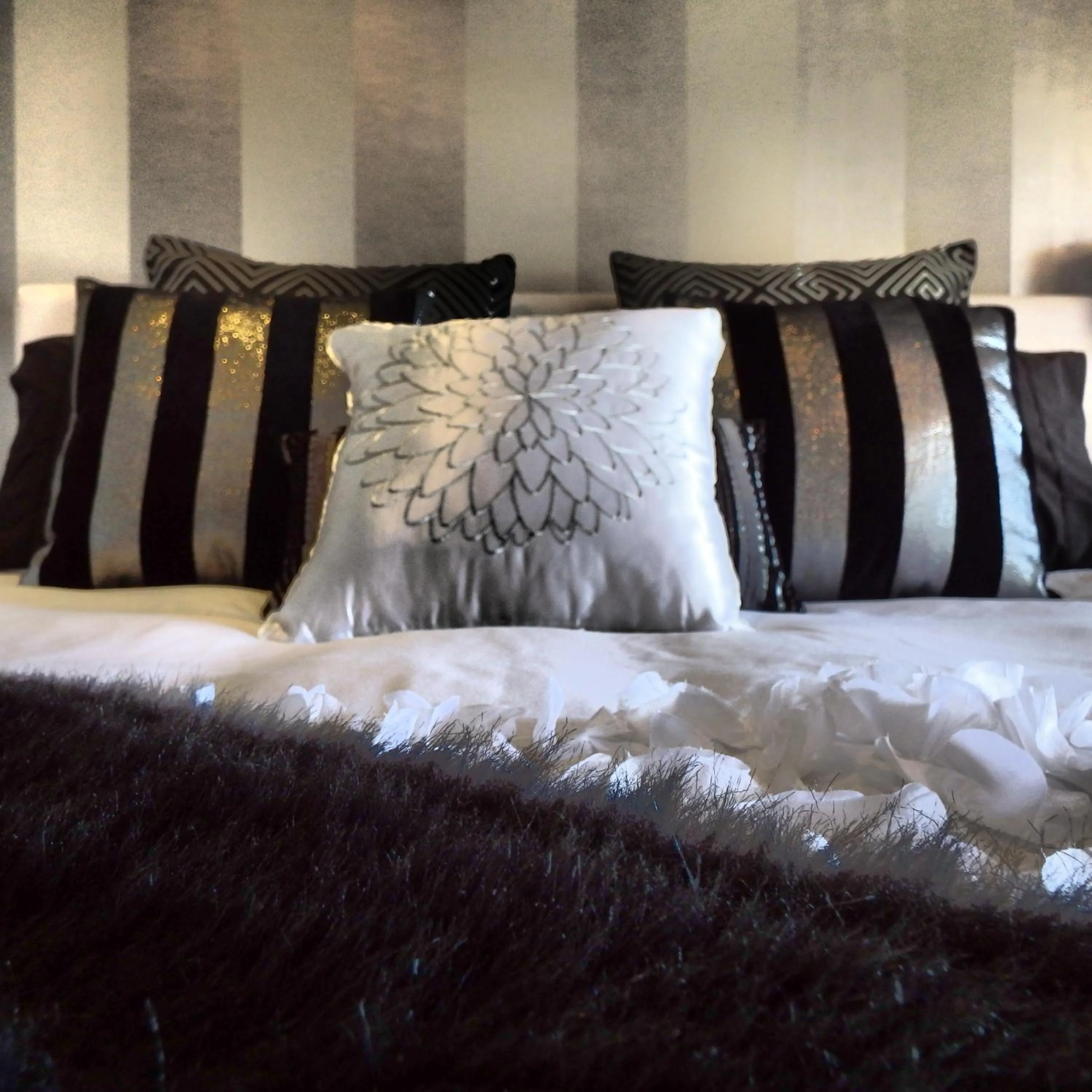 Decorative detail, Bed in Bowral Road Art Gallery Bed and Breakfast