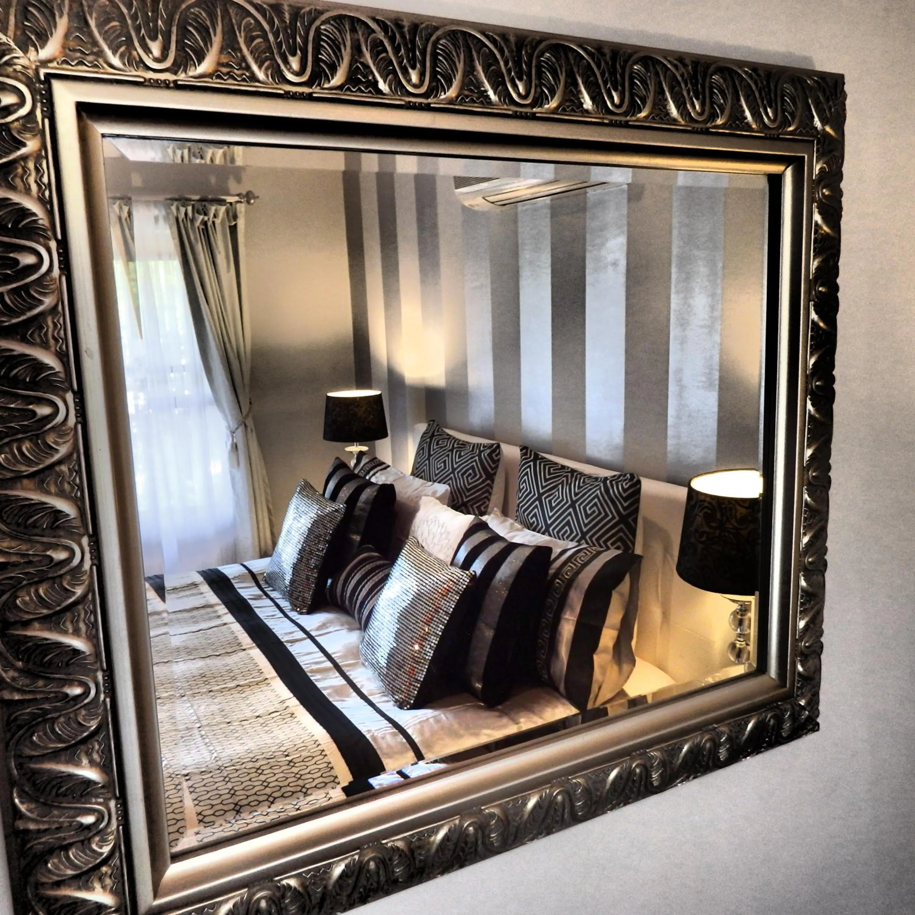 Bed in Bowral Road Art Gallery Bed and Breakfast