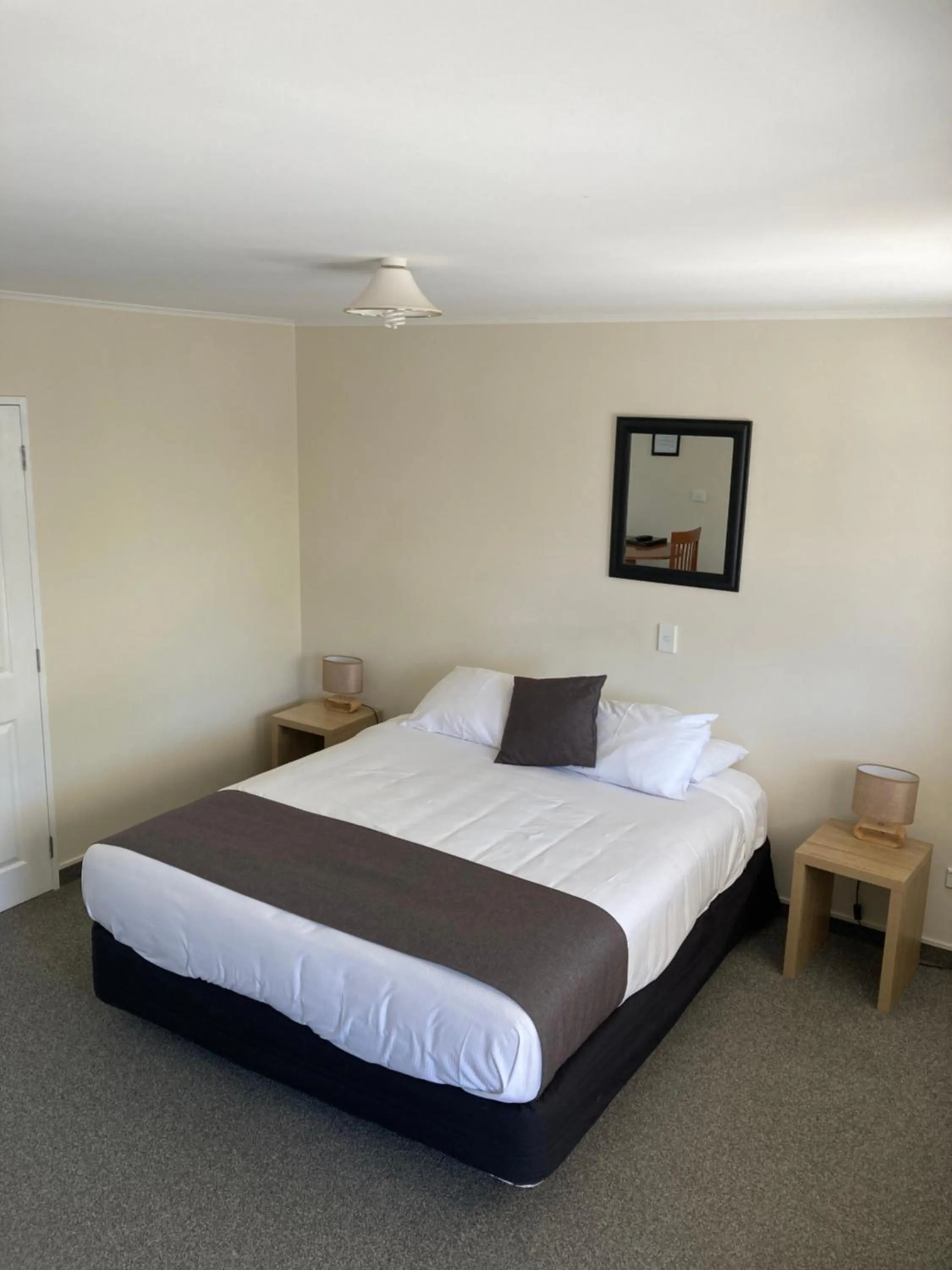 Bed in Heritage Highway Motel