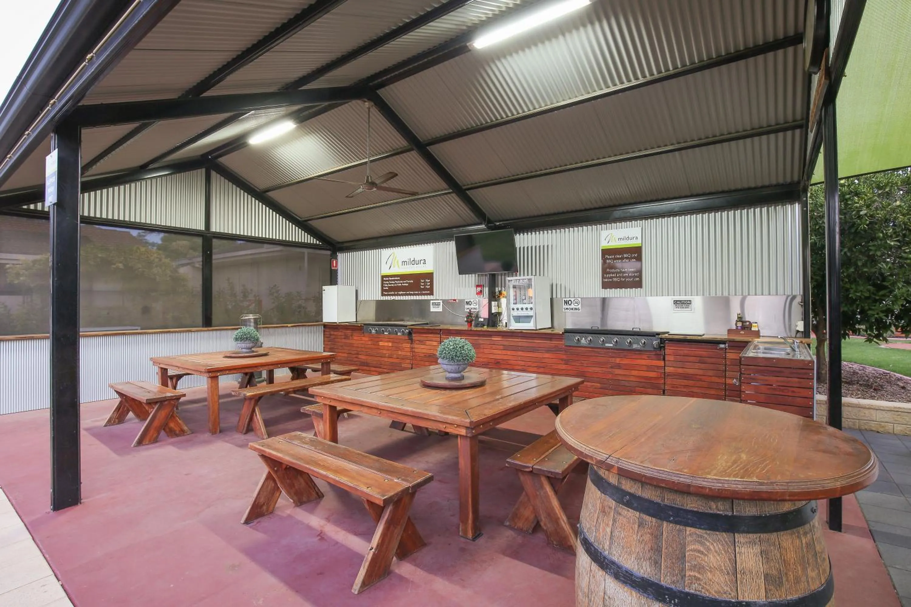 Communal lounge/ TV room in Mildura Holiday Villas