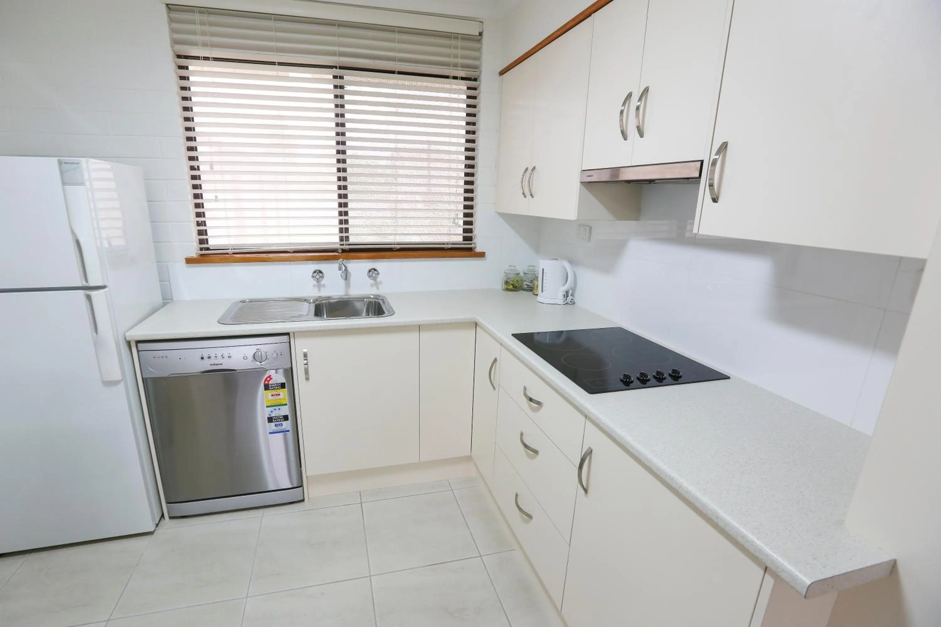Kitchen or kitchenette in Mildura Holiday Villas