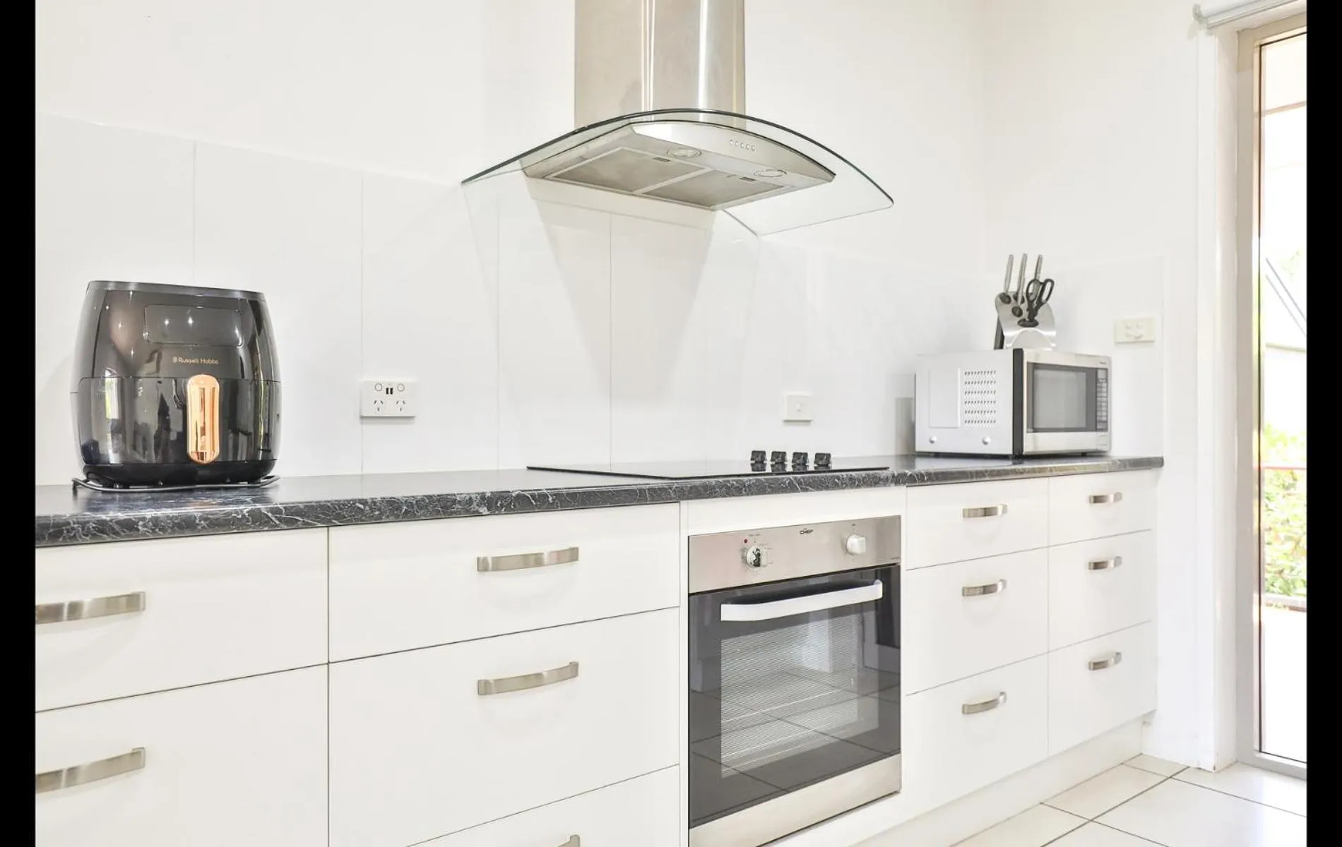Kitchen or kitchenette in Mildura Holiday Villas