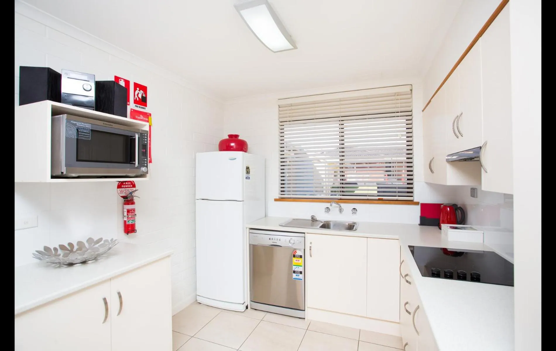 Kitchen or kitchenette in Mildura Holiday Villas