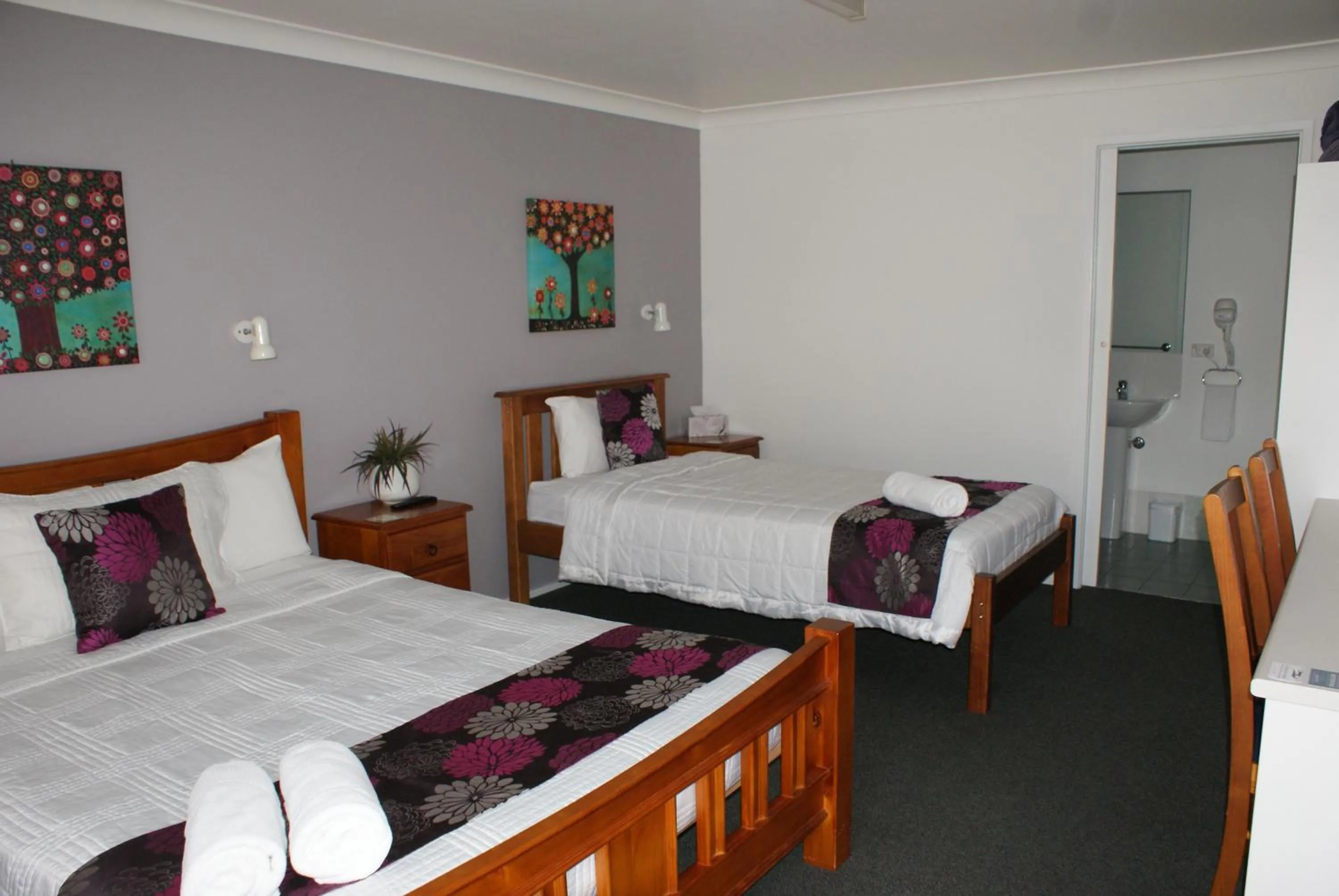 Photo of the whole room, Bed in Karuah Riverside Motel