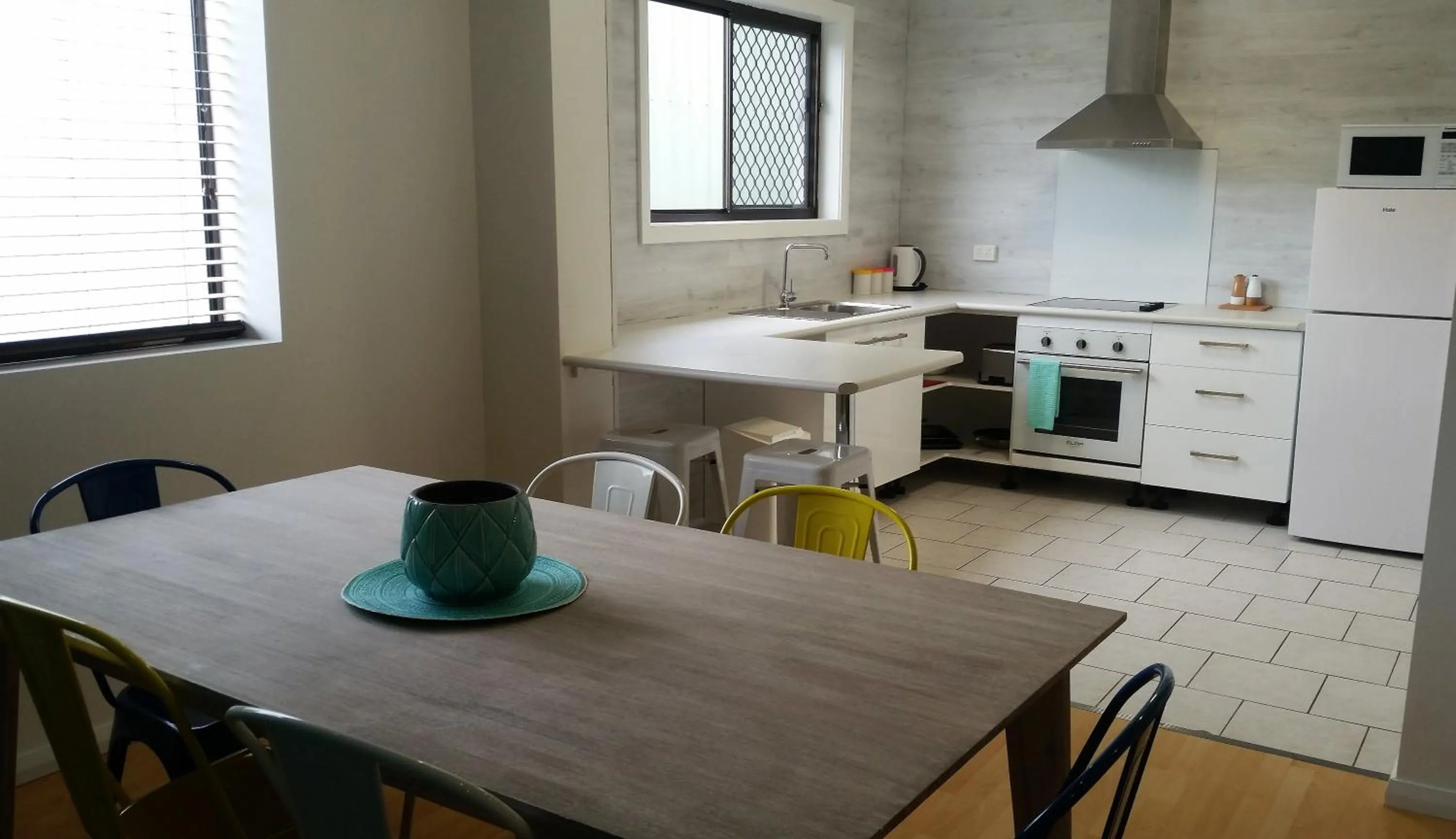 Kitchen or kitchenette in Karuah Riverside Motel