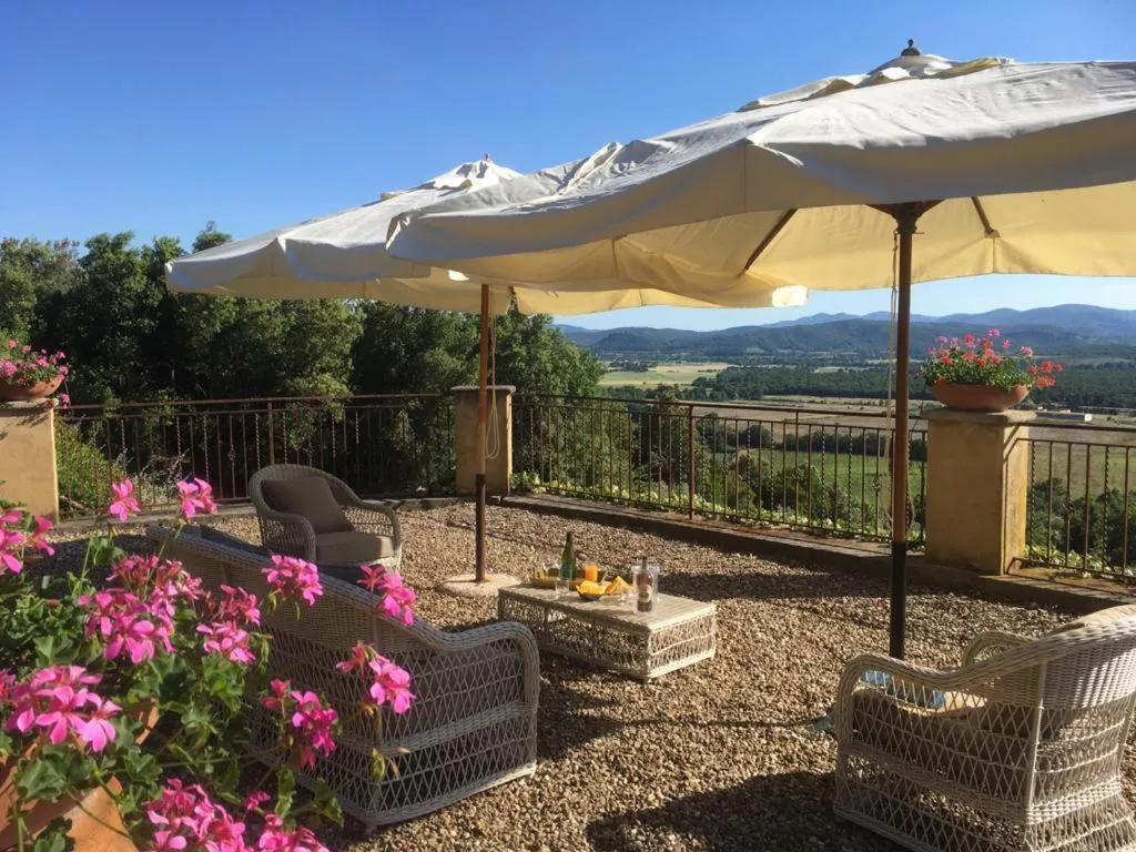 Patio in Tenuta il Sassone - Wine&Food