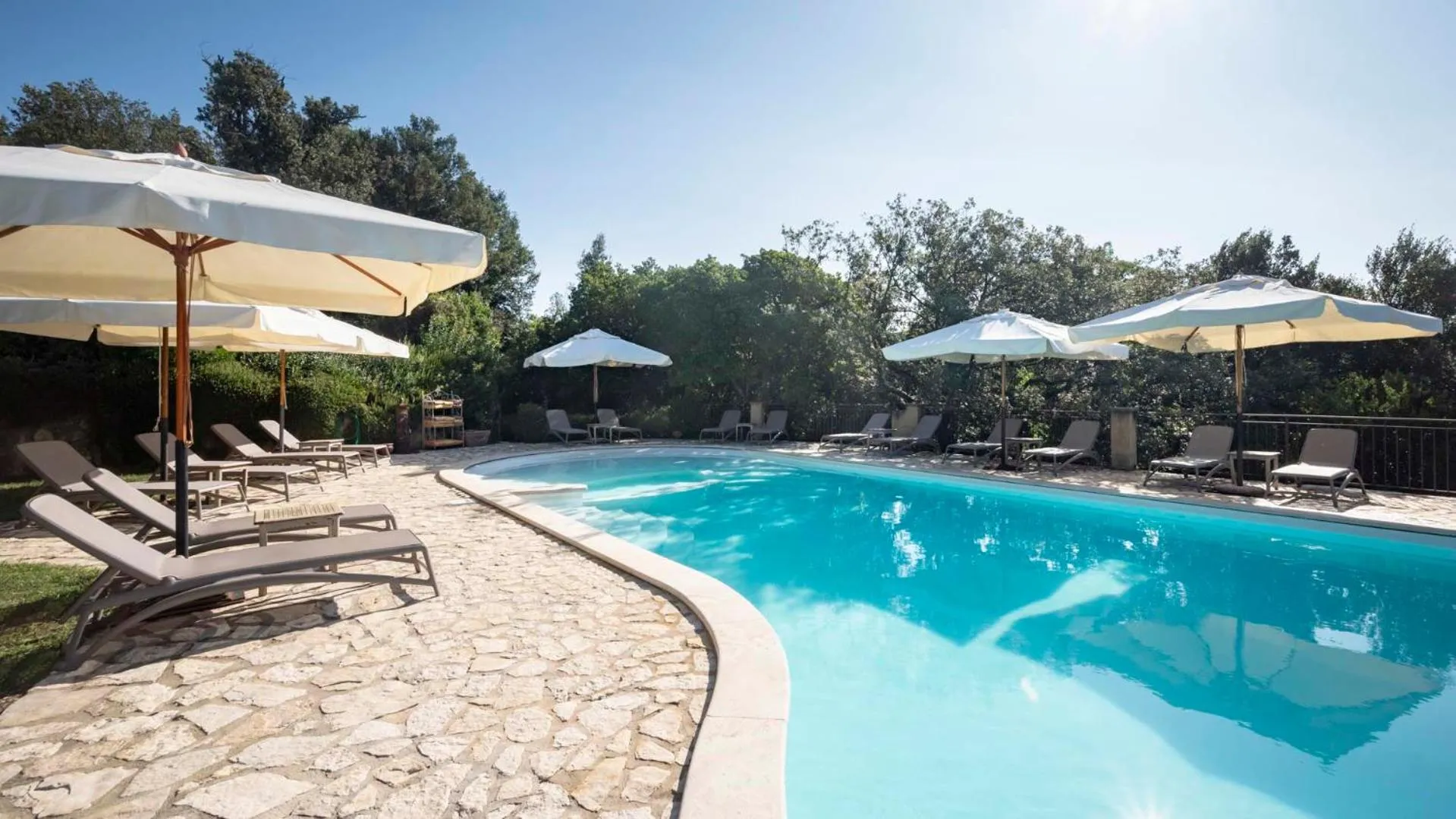 Swimming pool in Tenuta il Sassone - Wine&Food