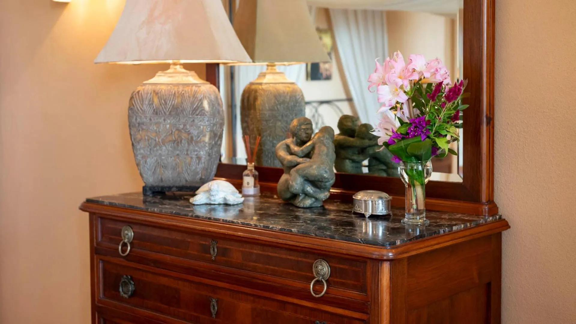 Decorative detail in Tenuta il Sassone - Wine&Food