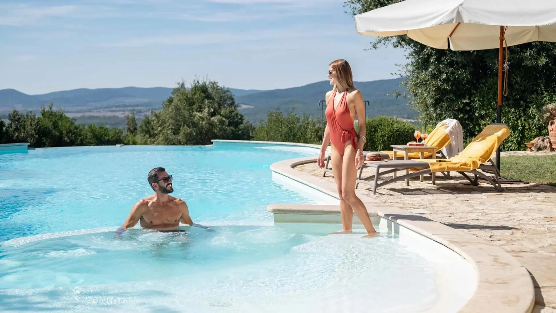 Swimming pool in Tenuta il Sassone - Wine&Food