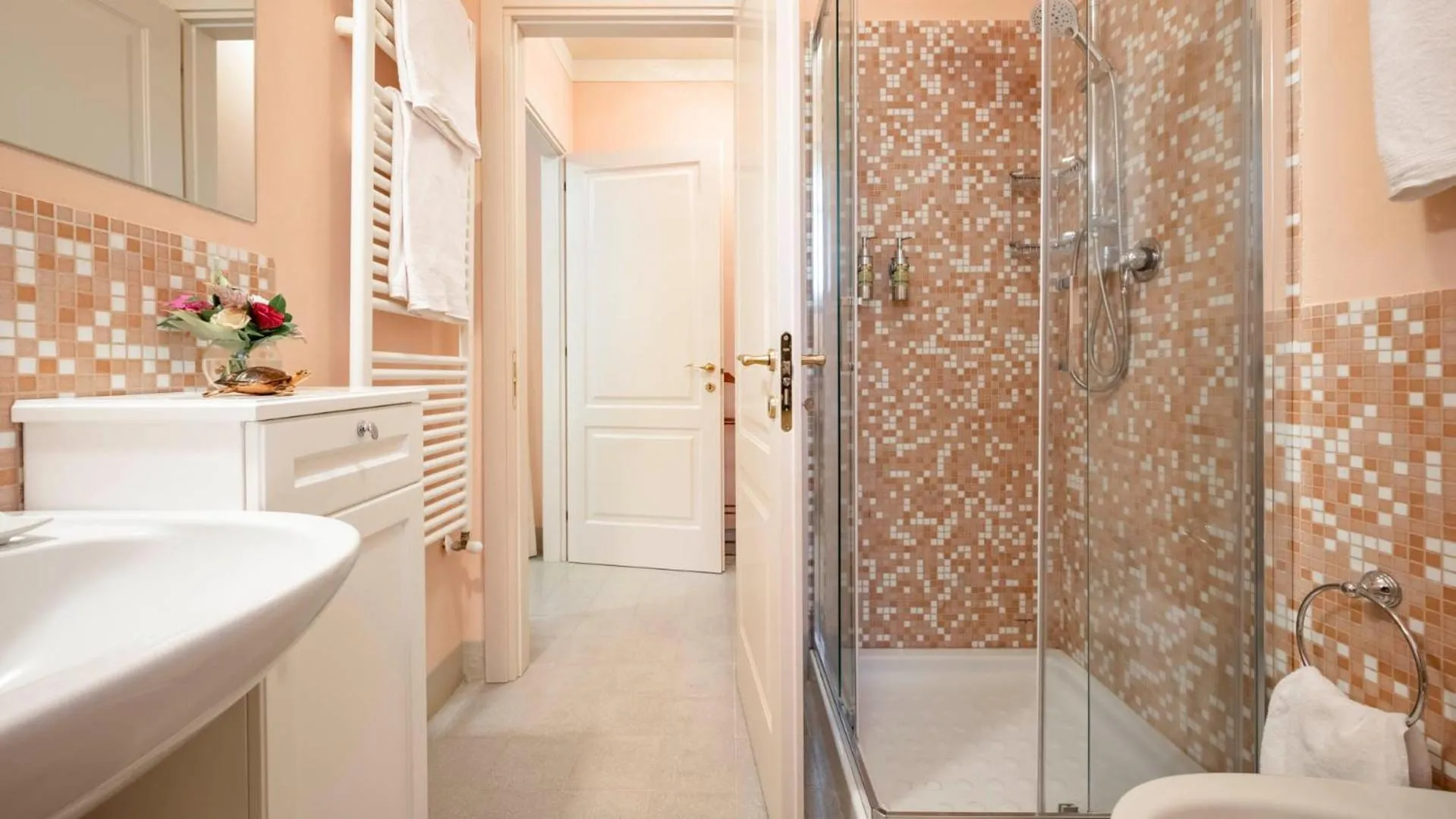 Shower in Tenuta il Sassone - Wine&Food