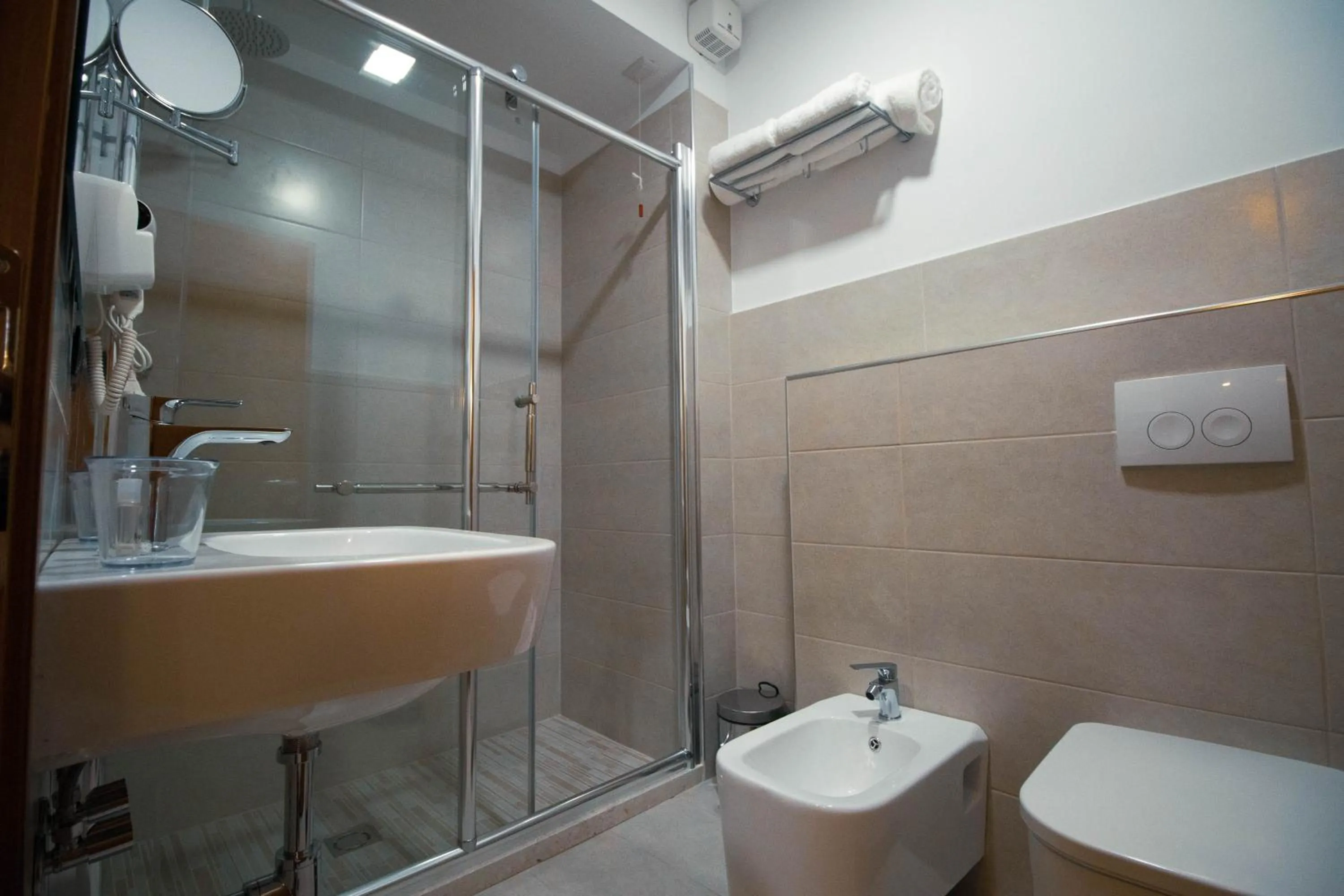 Bathroom in Albanopolis Hotel