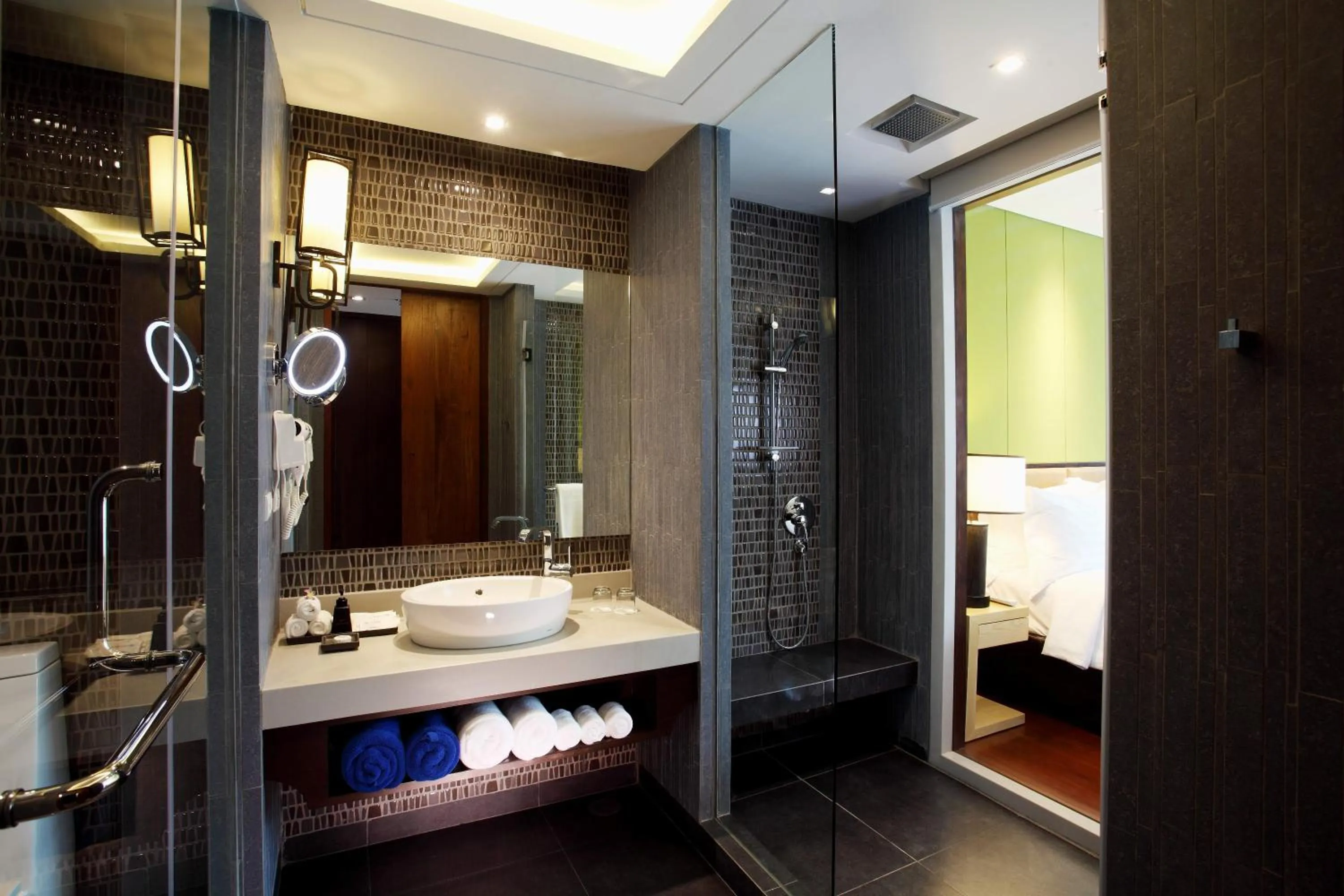 Graceland Khaolak Beachfront Resort