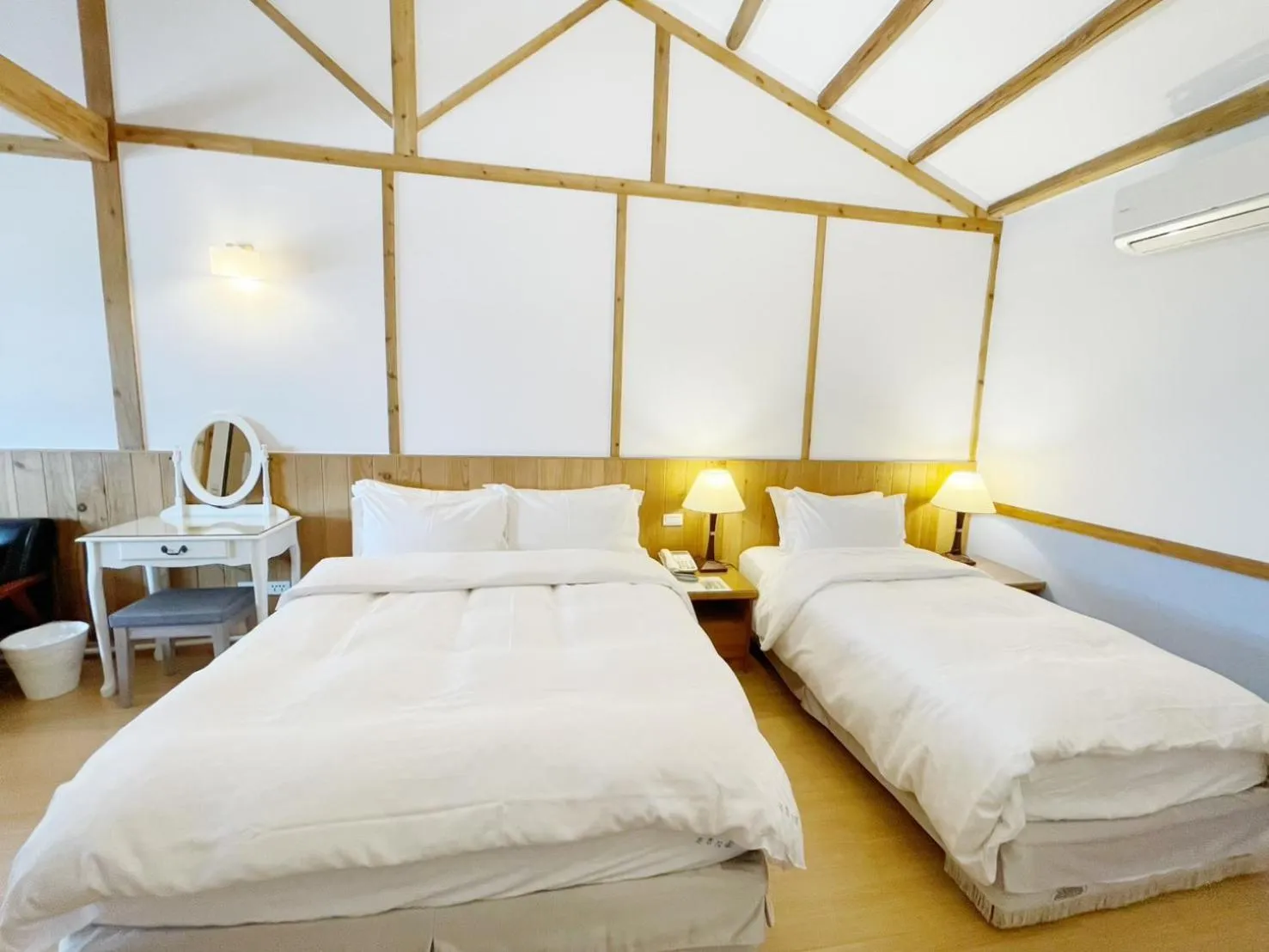 Bed in Alishan Tea Garden B&B