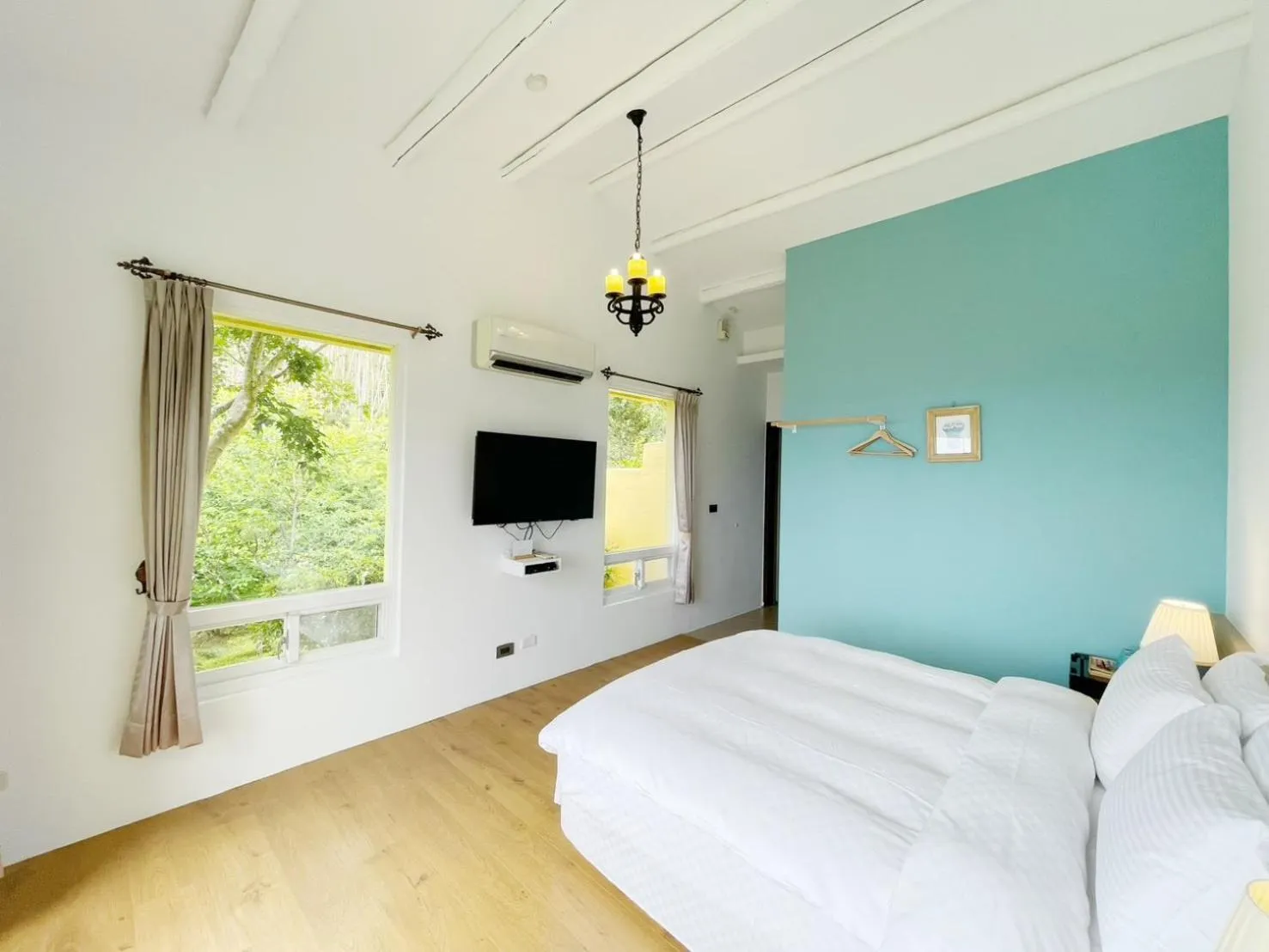 Bed in Alishan Tea Garden B&B