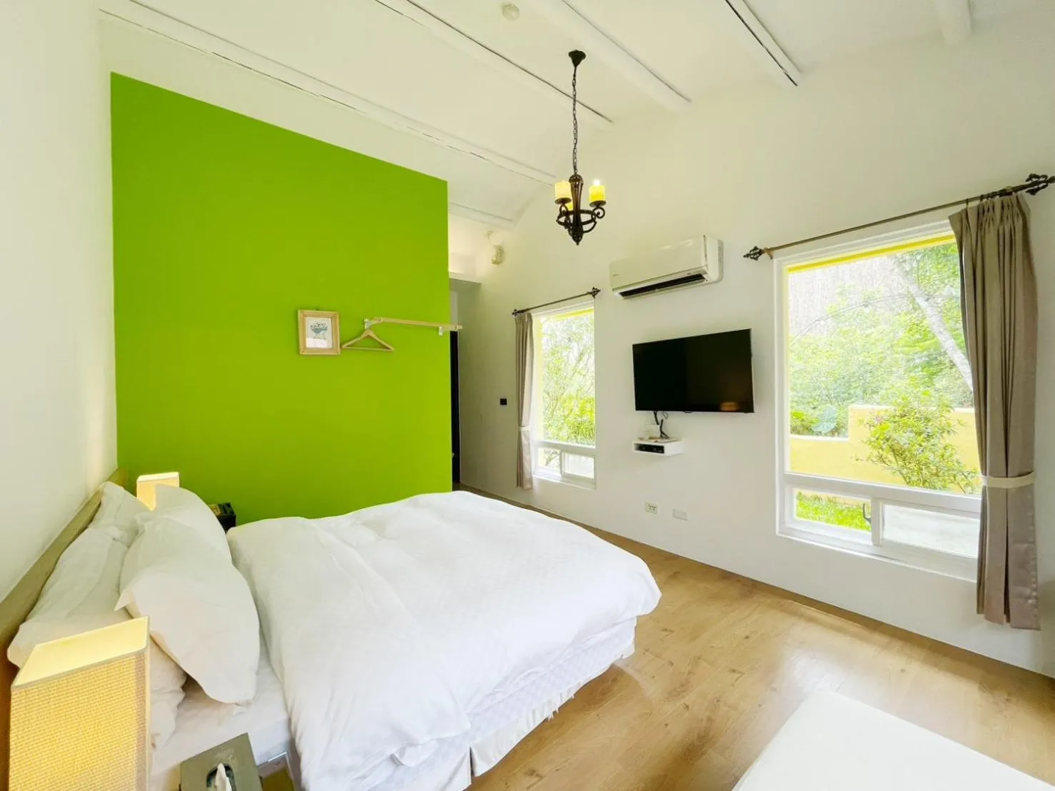 Bed in Alishan Tea Garden B&B