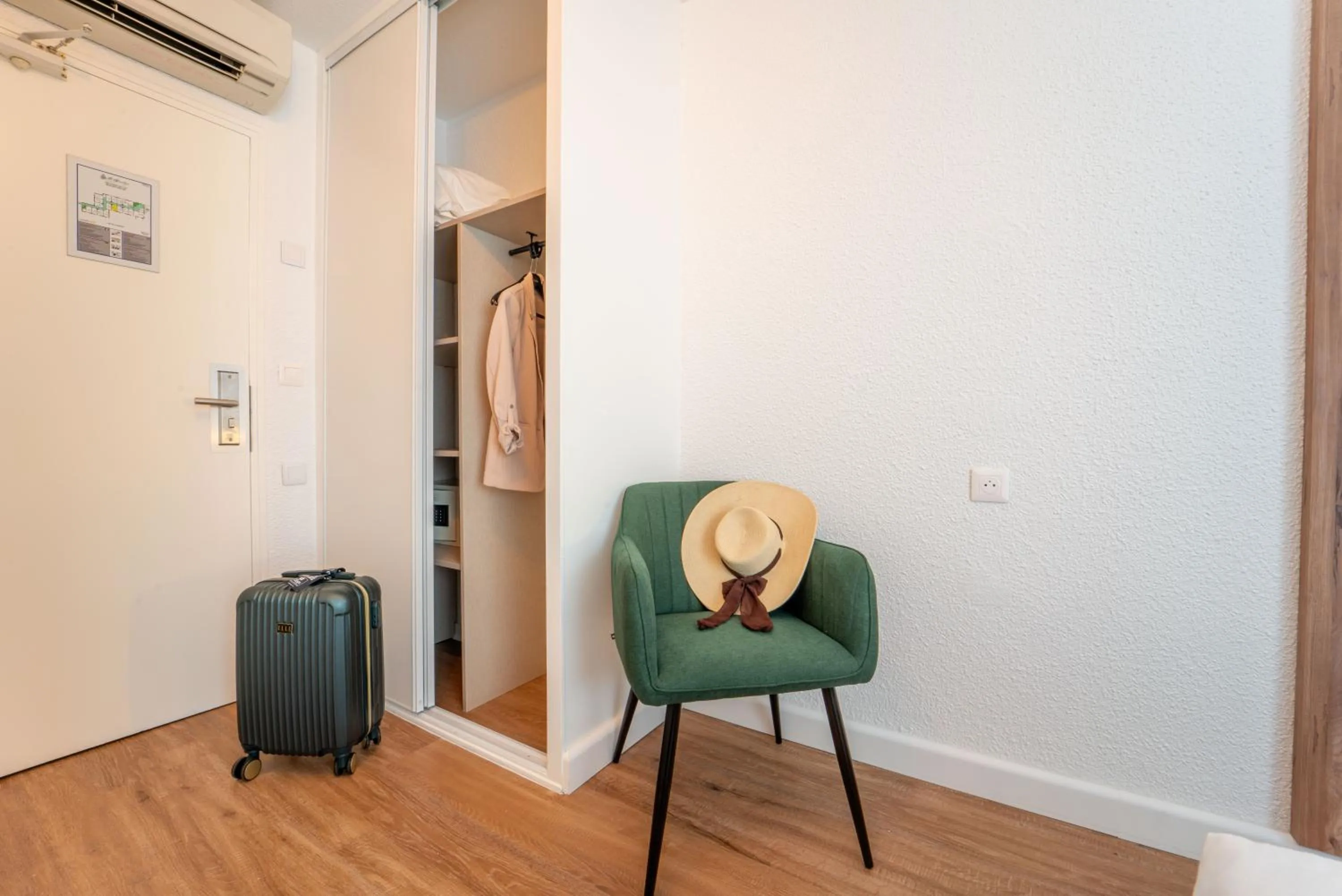 furniture in Hôtel Restaurant La Forestière