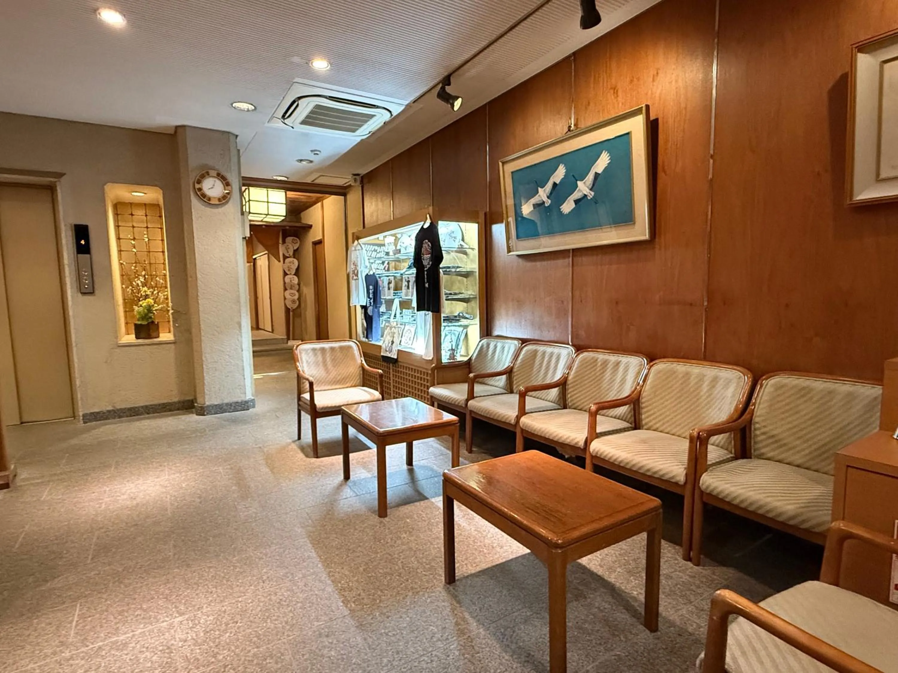 Seating area in Tazuru