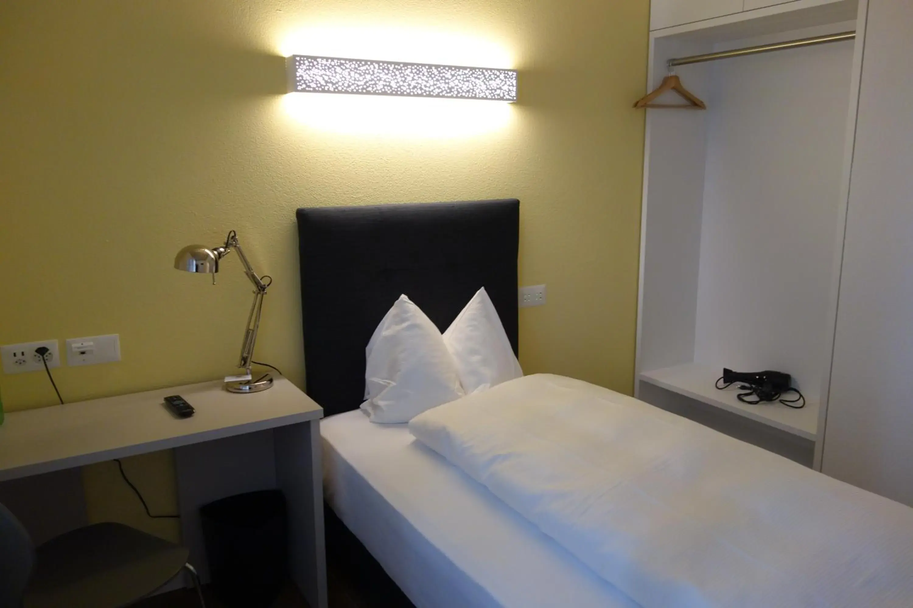 Single Room with Private Bathroom - single occupancy in Partner Hotel AG Zofingen Single Room with Private Bathroom - single occupancy in Partner Hotel AG Zofingen