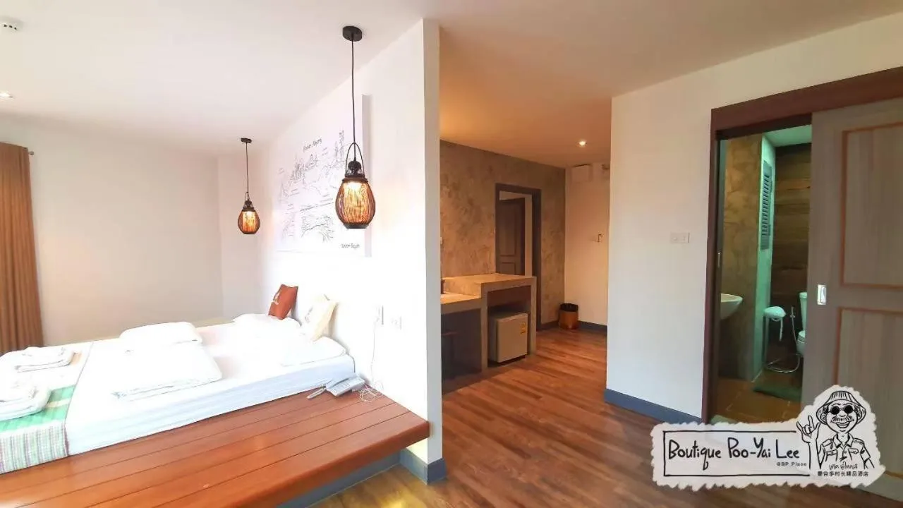 Bed in Boutique Poo-Yai Lee