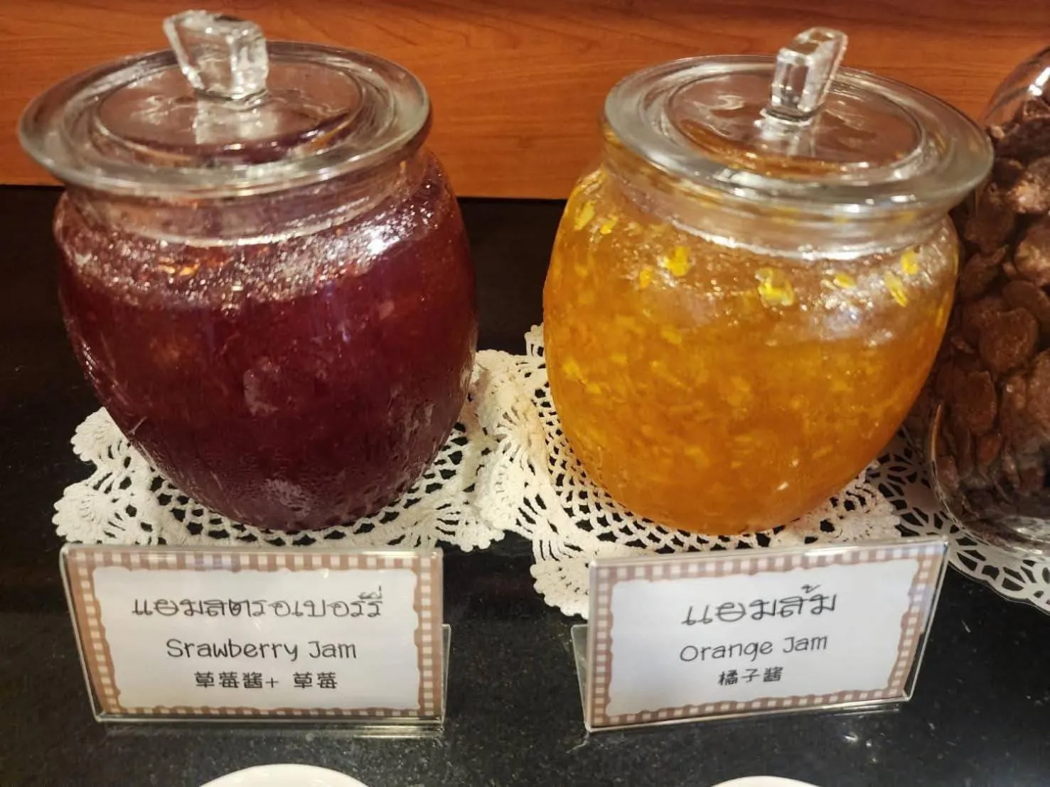 Boutique Poo-Yai Lee