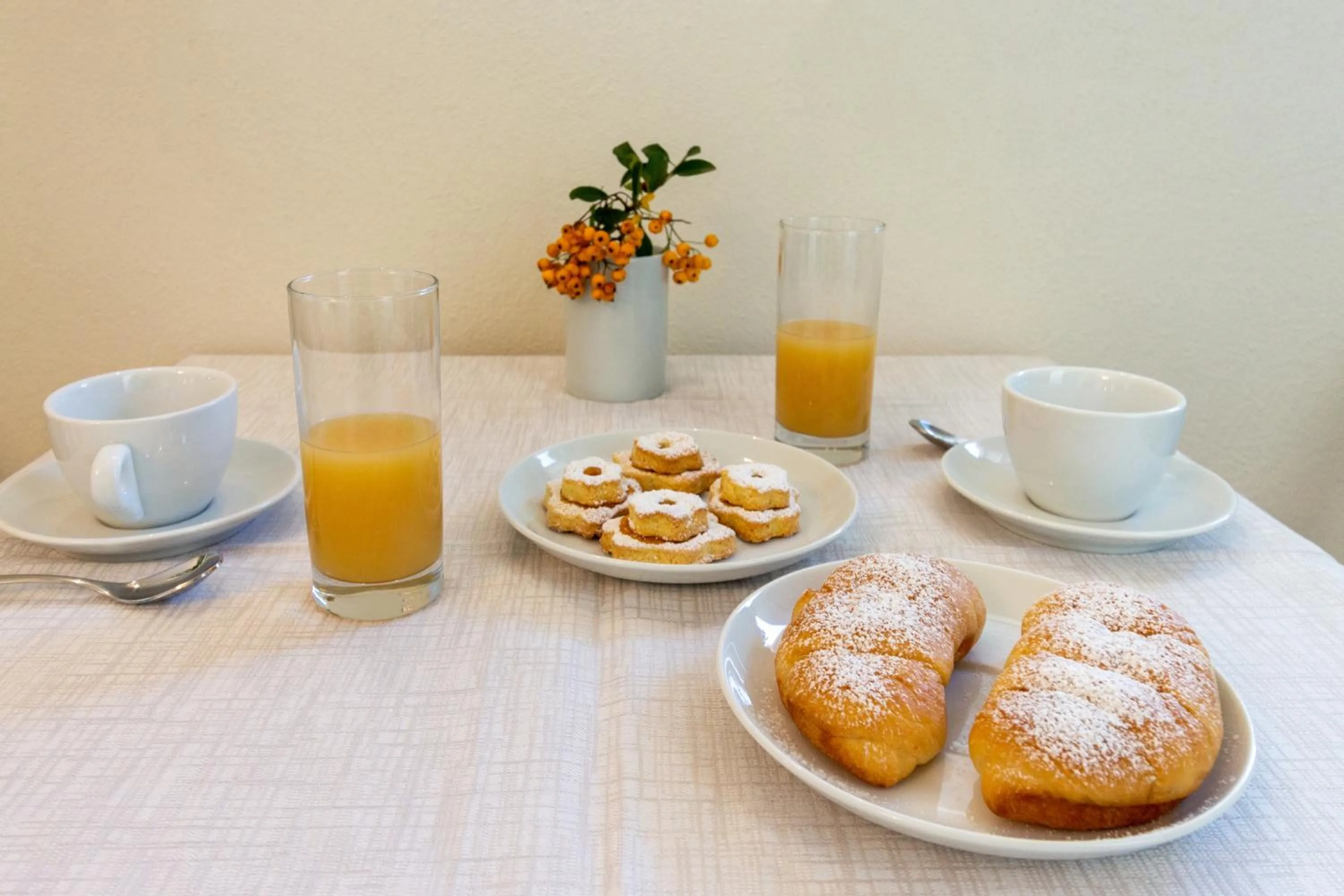 Food and drinks in New Ca'Mea