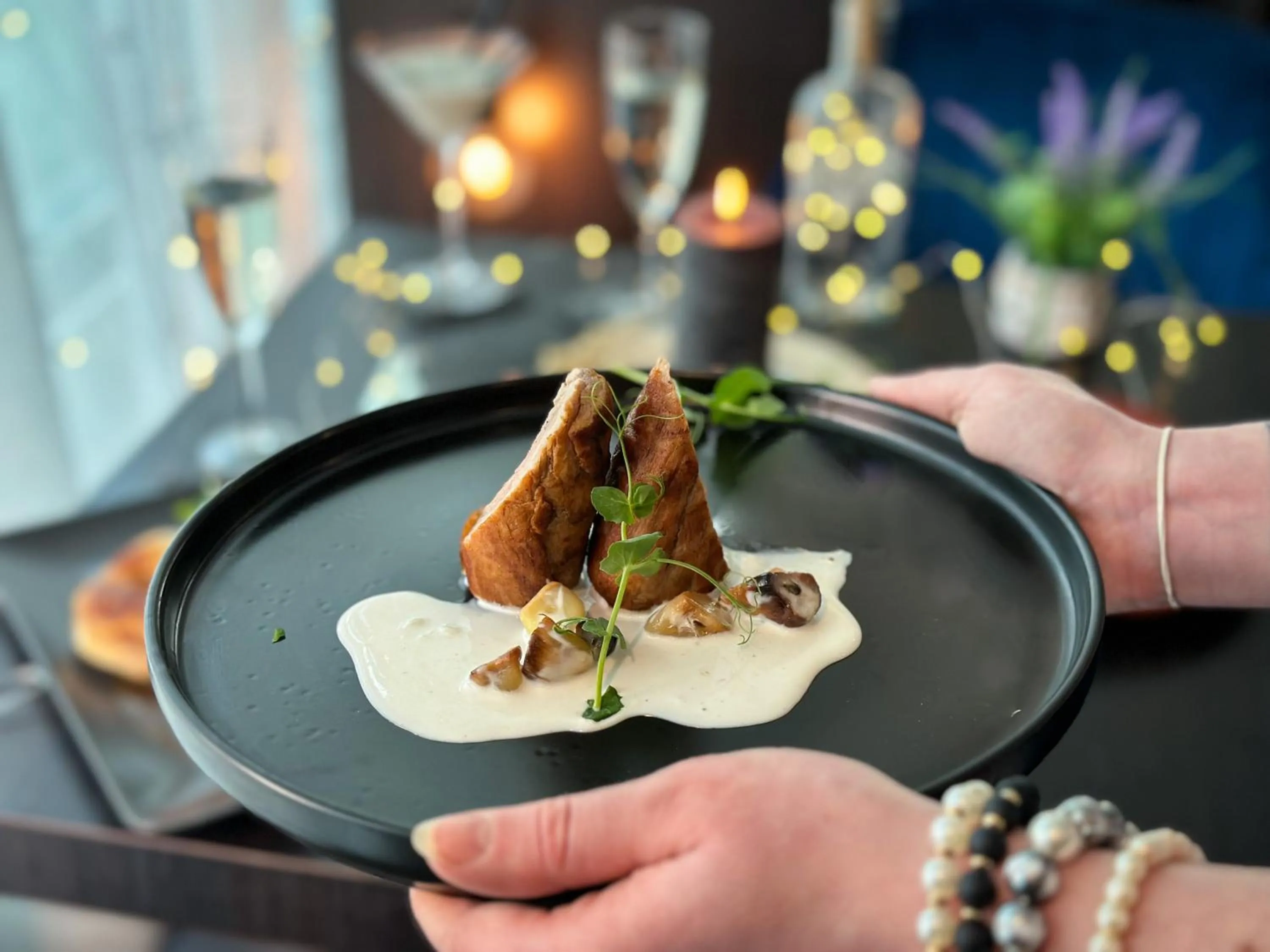 Restaurant/places to eat in Hotel Modena