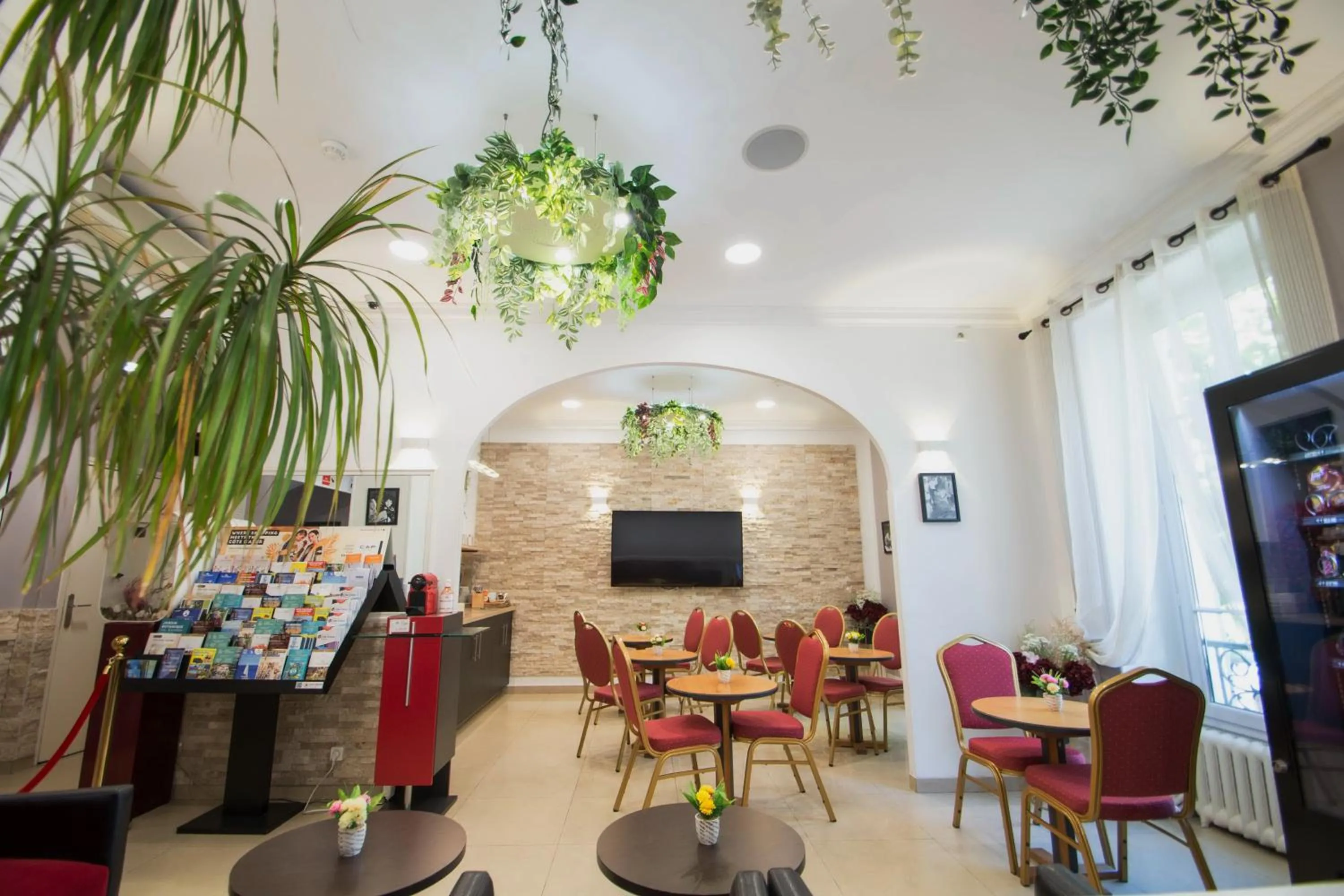 Buffet breakfast in Hôtel Parisien