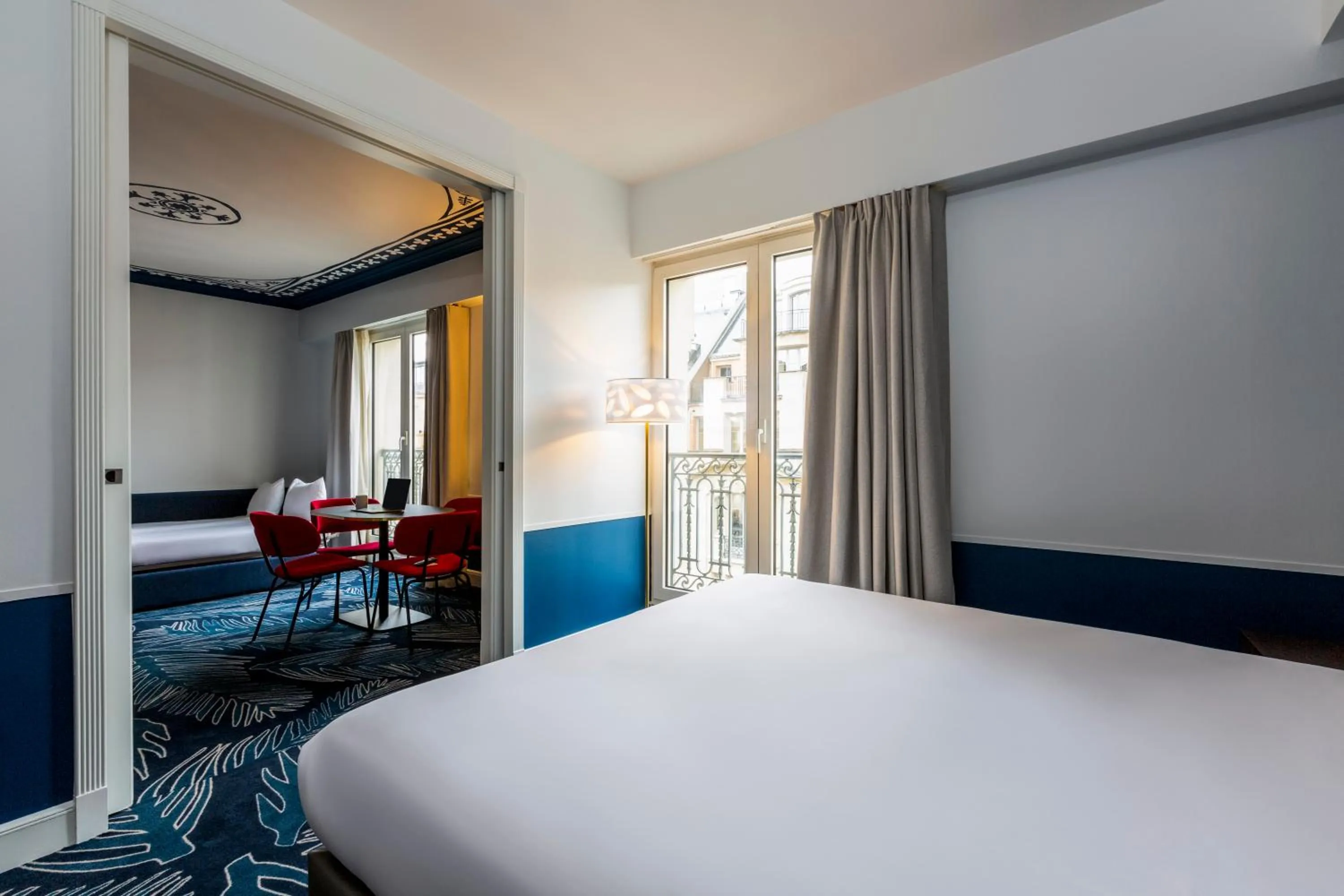 Photo of the whole room, Bed in Aparthotel Adagio Paris Haussmann Champs Elysées