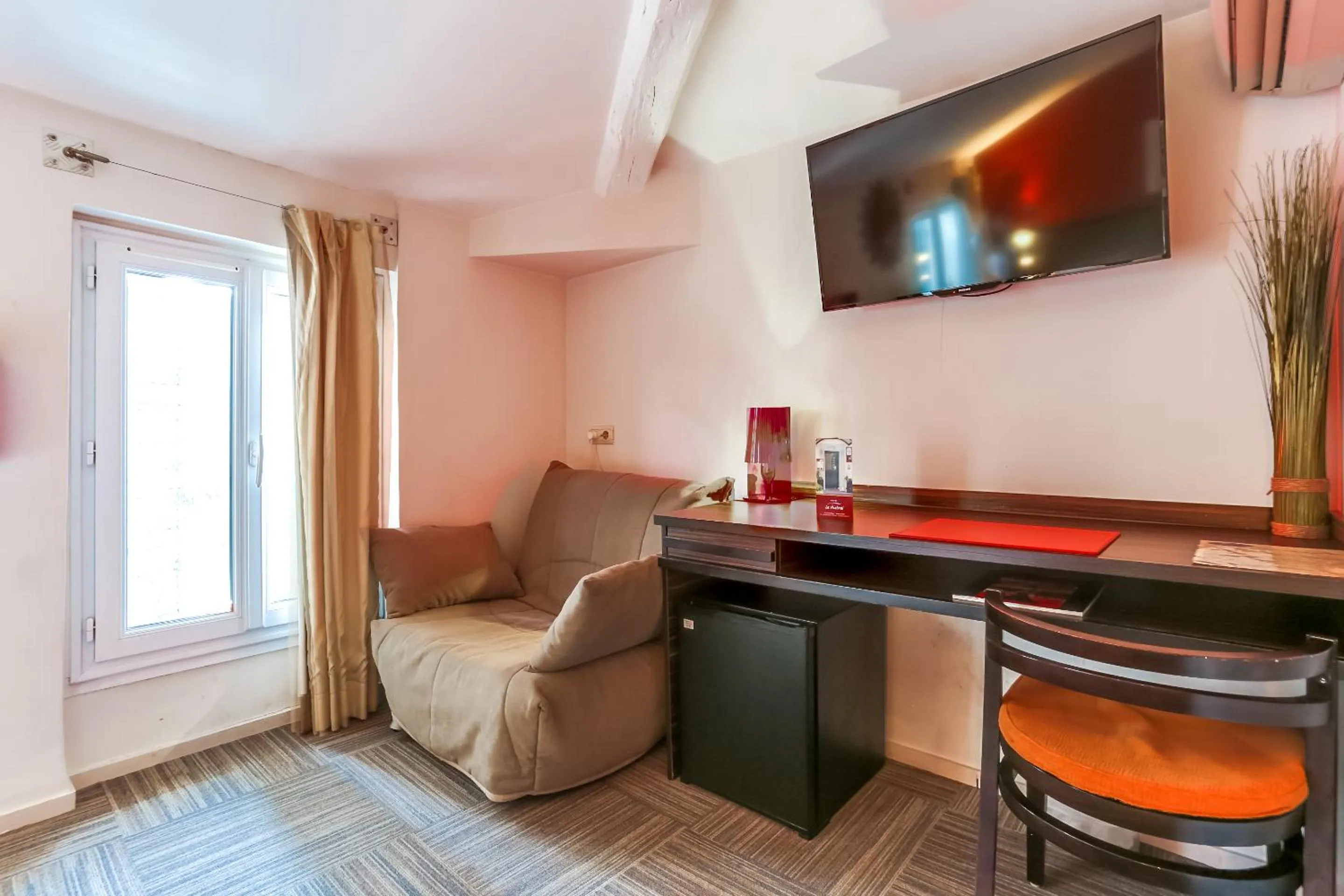 Seating area in Hotel Le Mistral