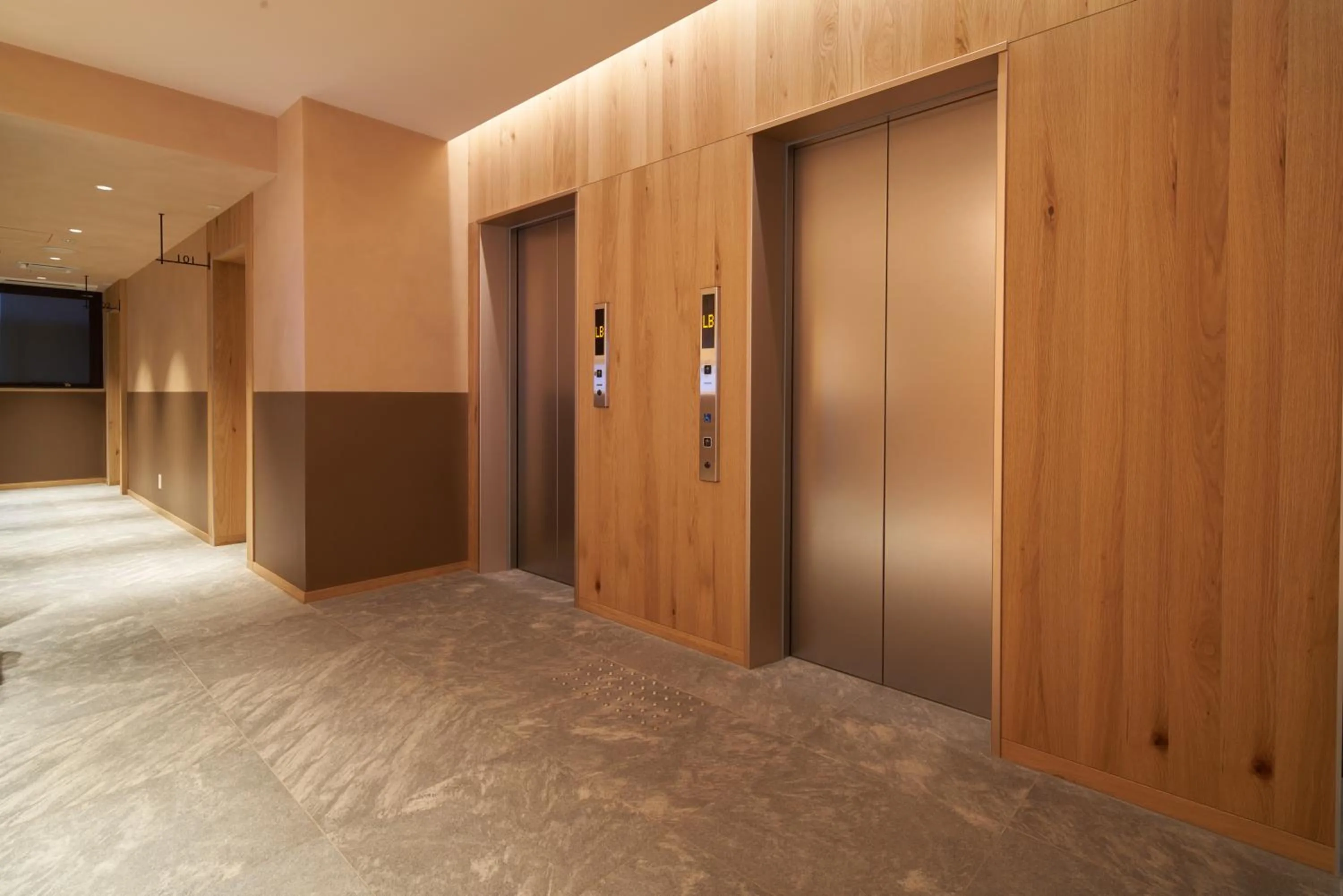 Area and facilities in cinnamon hotel