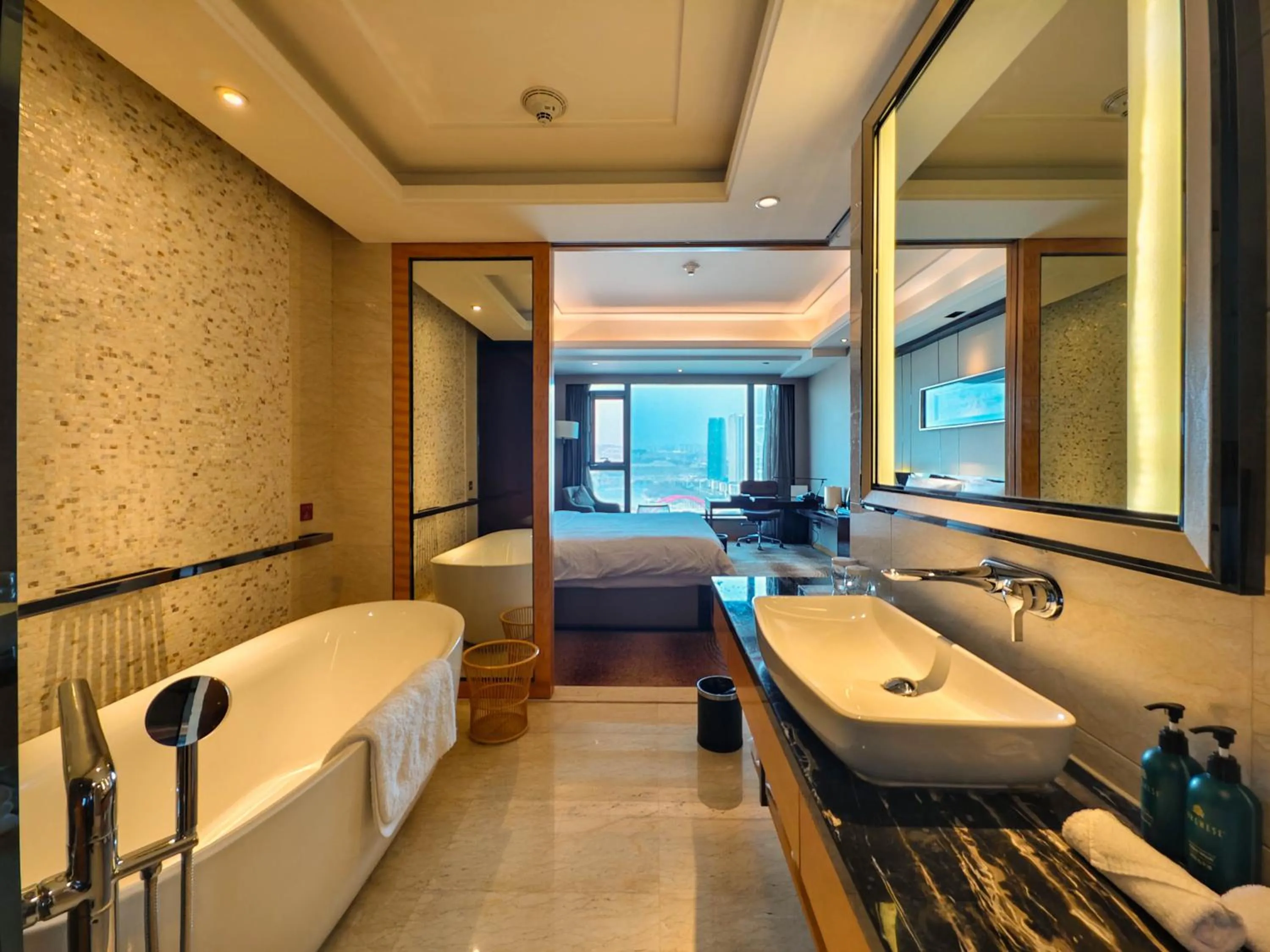 Bathroom, Bed in Crowne Plaza Hotel Lanzhou by IHG