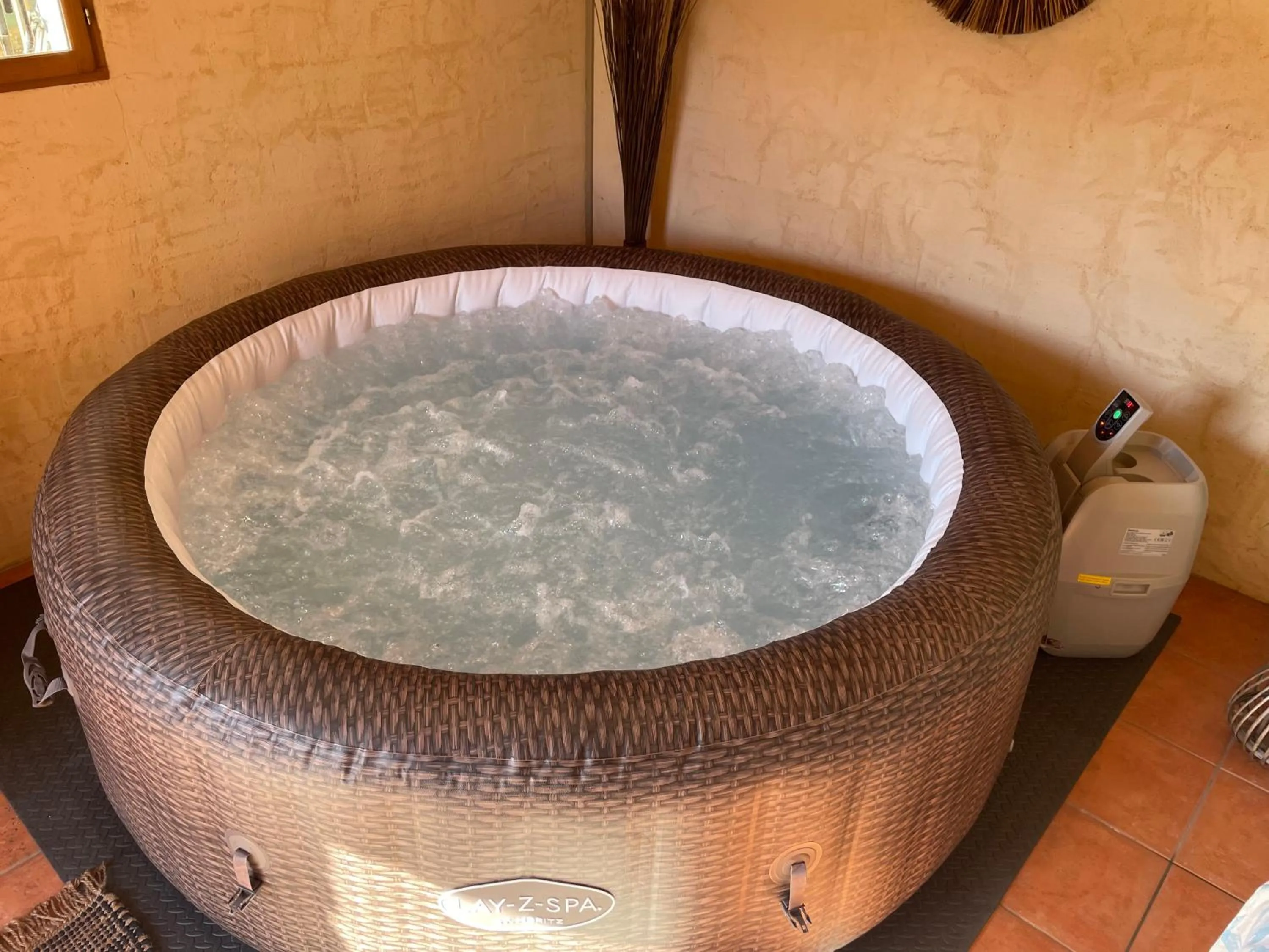 La Chambre Haute, son spa et son jardin à Nîmes