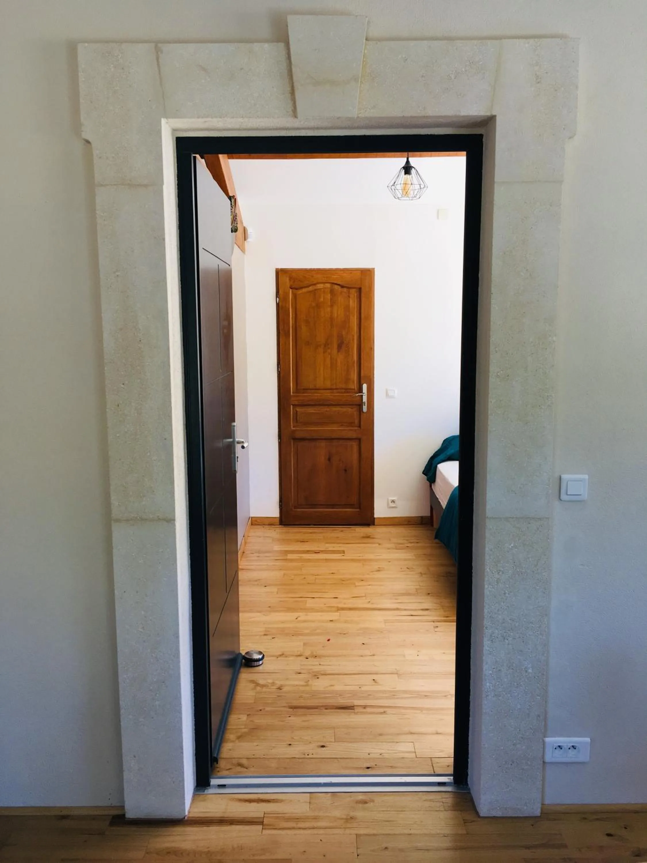 Facade/entrance in La Chambre Haute et son jardin dans les hauteurs de Nîmes