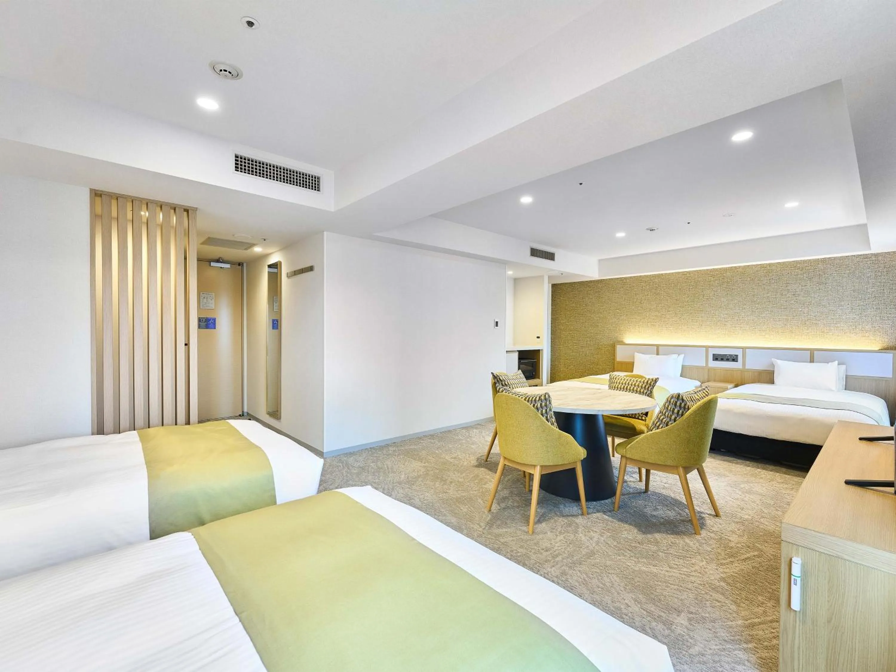 Photo of the whole room, Bed in Daiwa Roynet Hotel Naha Kokusaidori