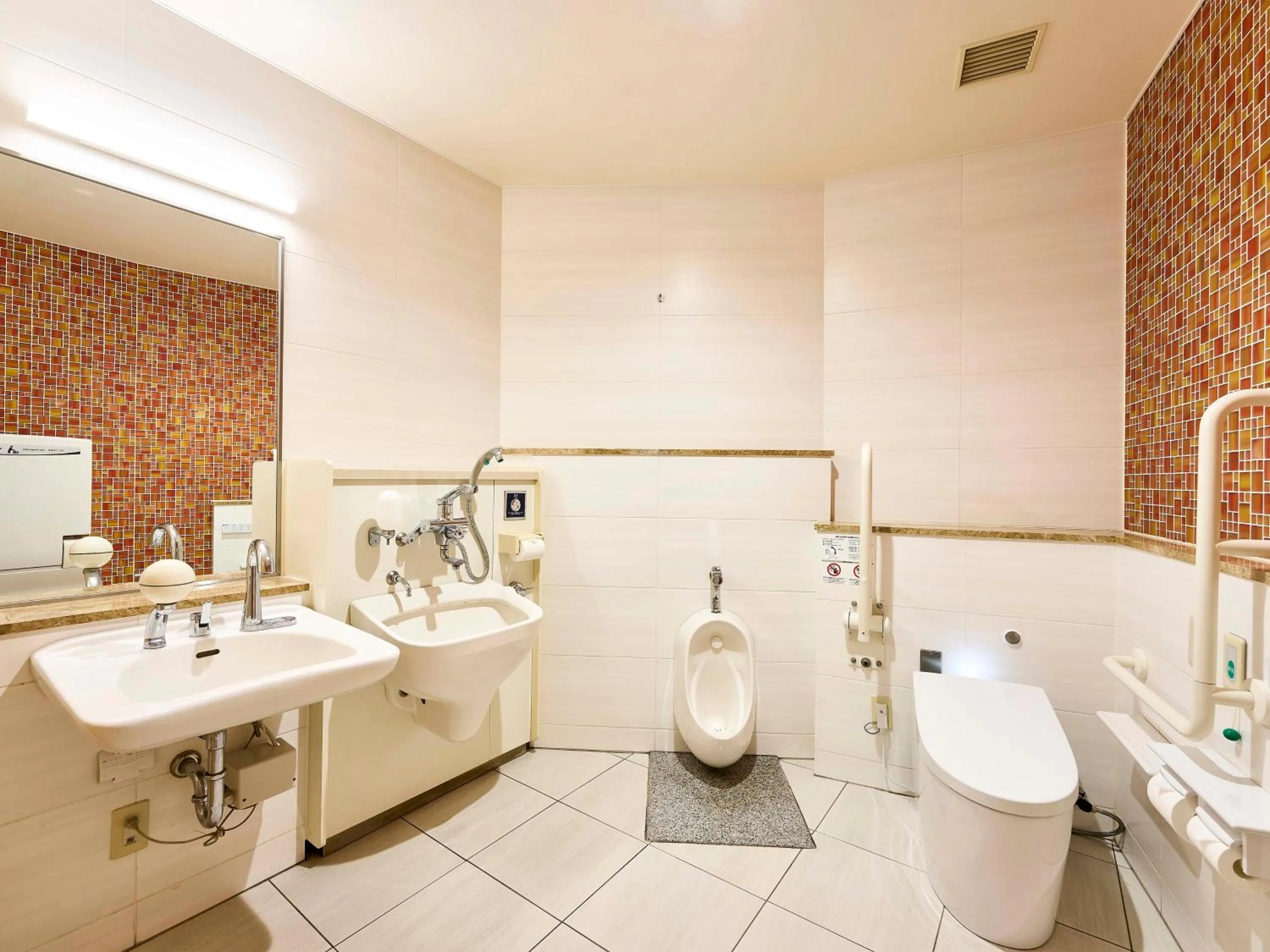 Toilet in Daiwa Roynet Hotel Naha Kokusaidori