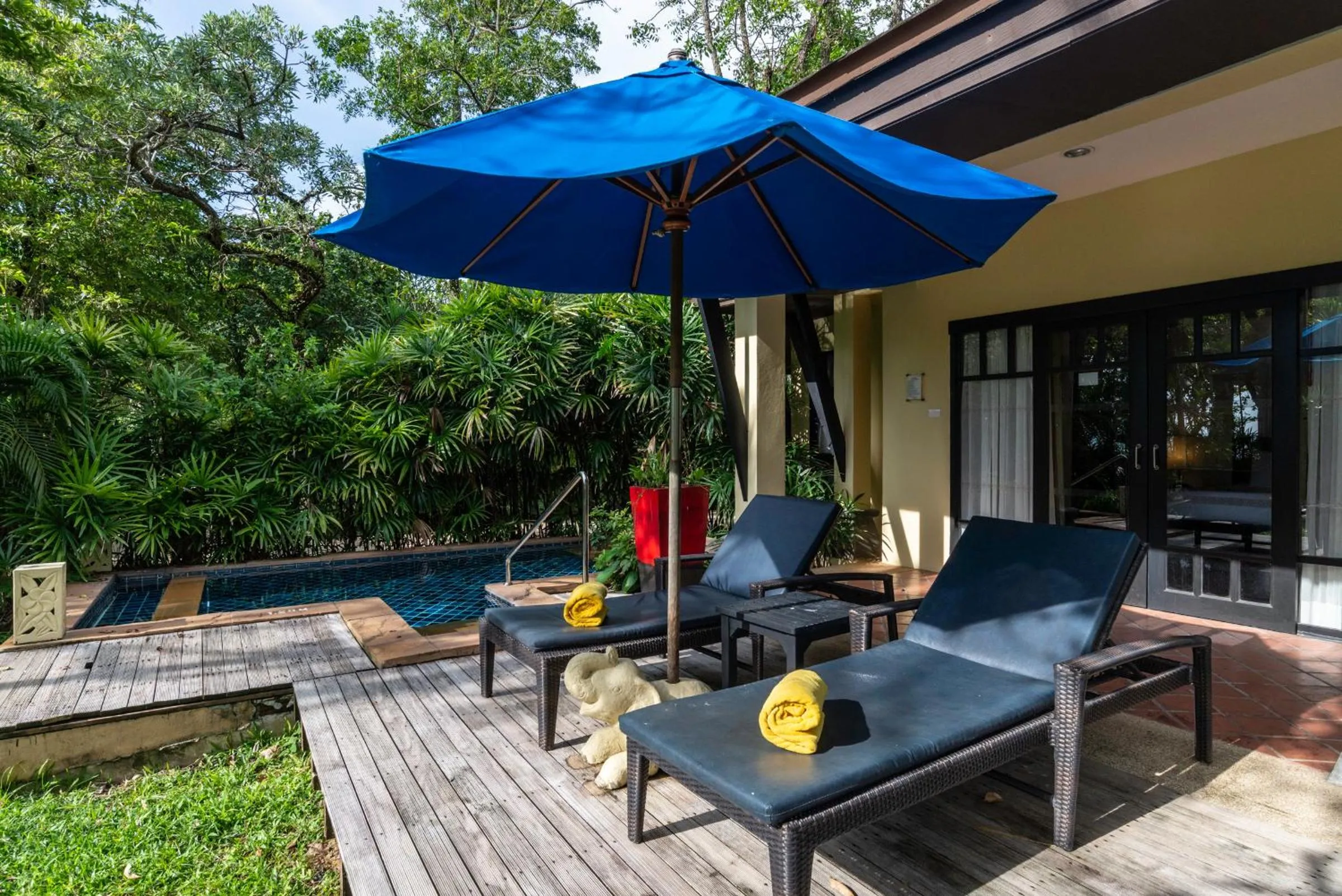 Seating area in Seaview Resort Khao Lak - SHA Plus