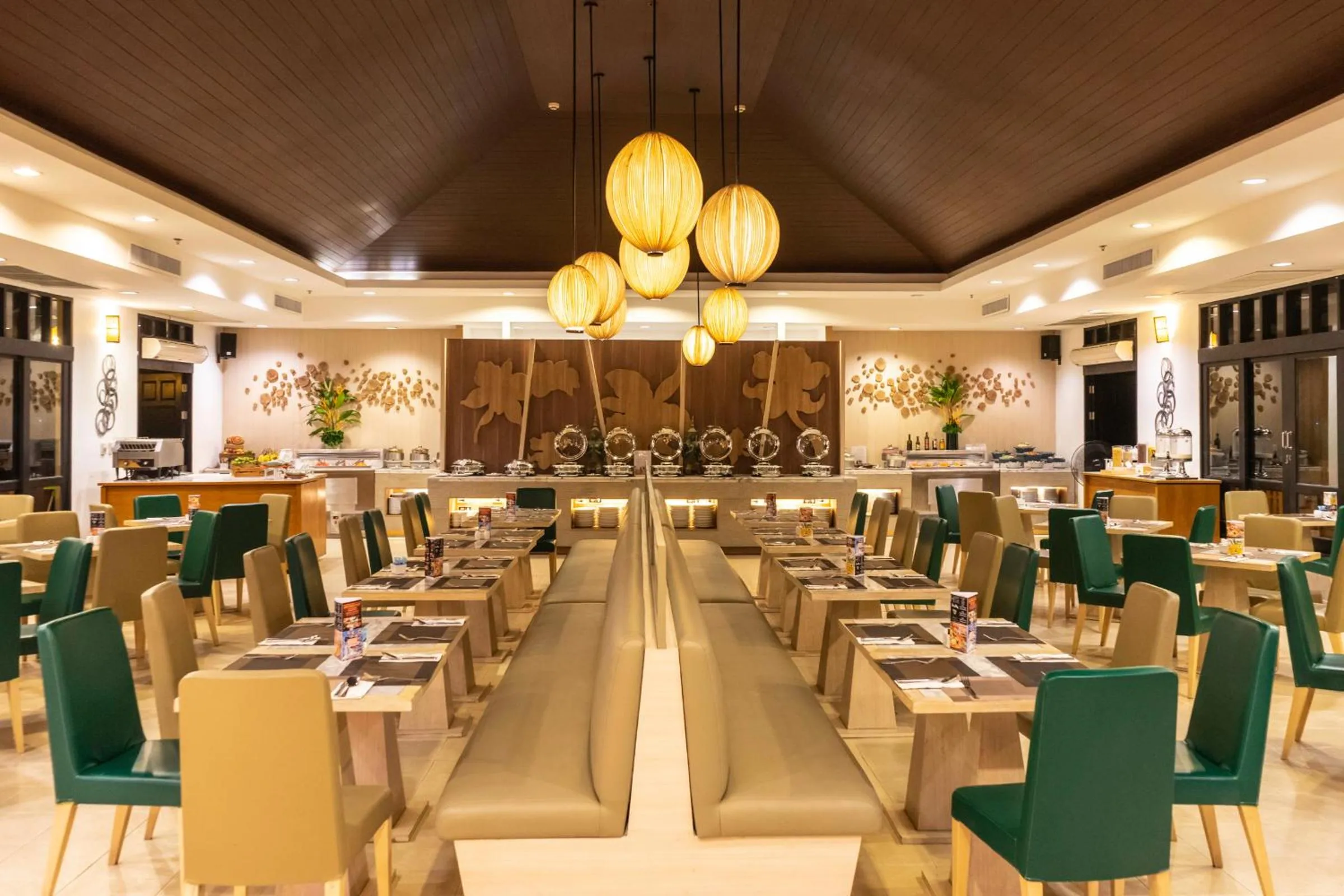 Restaurant/places to eat in Seaview Resort Khao Lak - SHA Plus