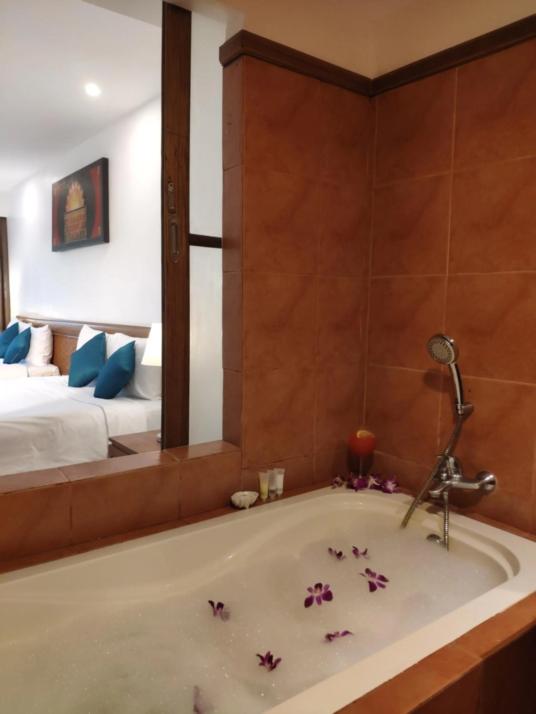 Bathroom, Bed in Seaview Resort Khao Lak - SHA Plus