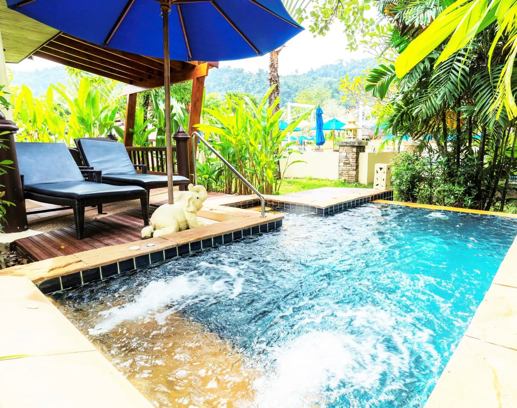 Swimming pool in Seaview Resort Khao Lak - SHA Plus