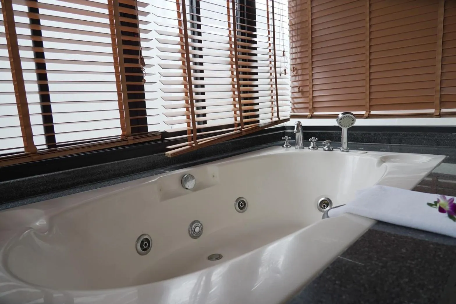 Bath in Seaview Resort Khao Lak - SHA Plus