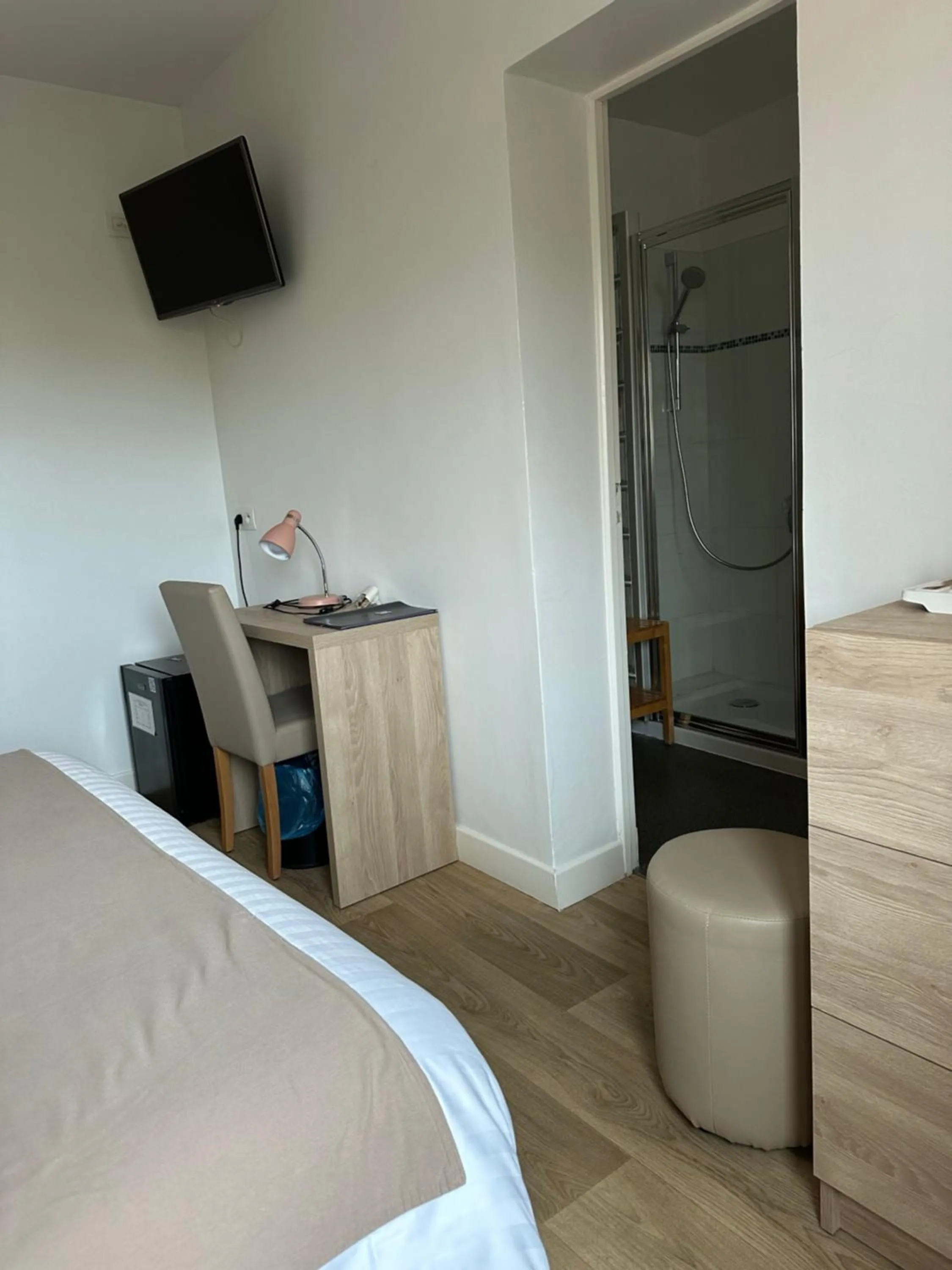 Bed in Hôtel Beau Rivage