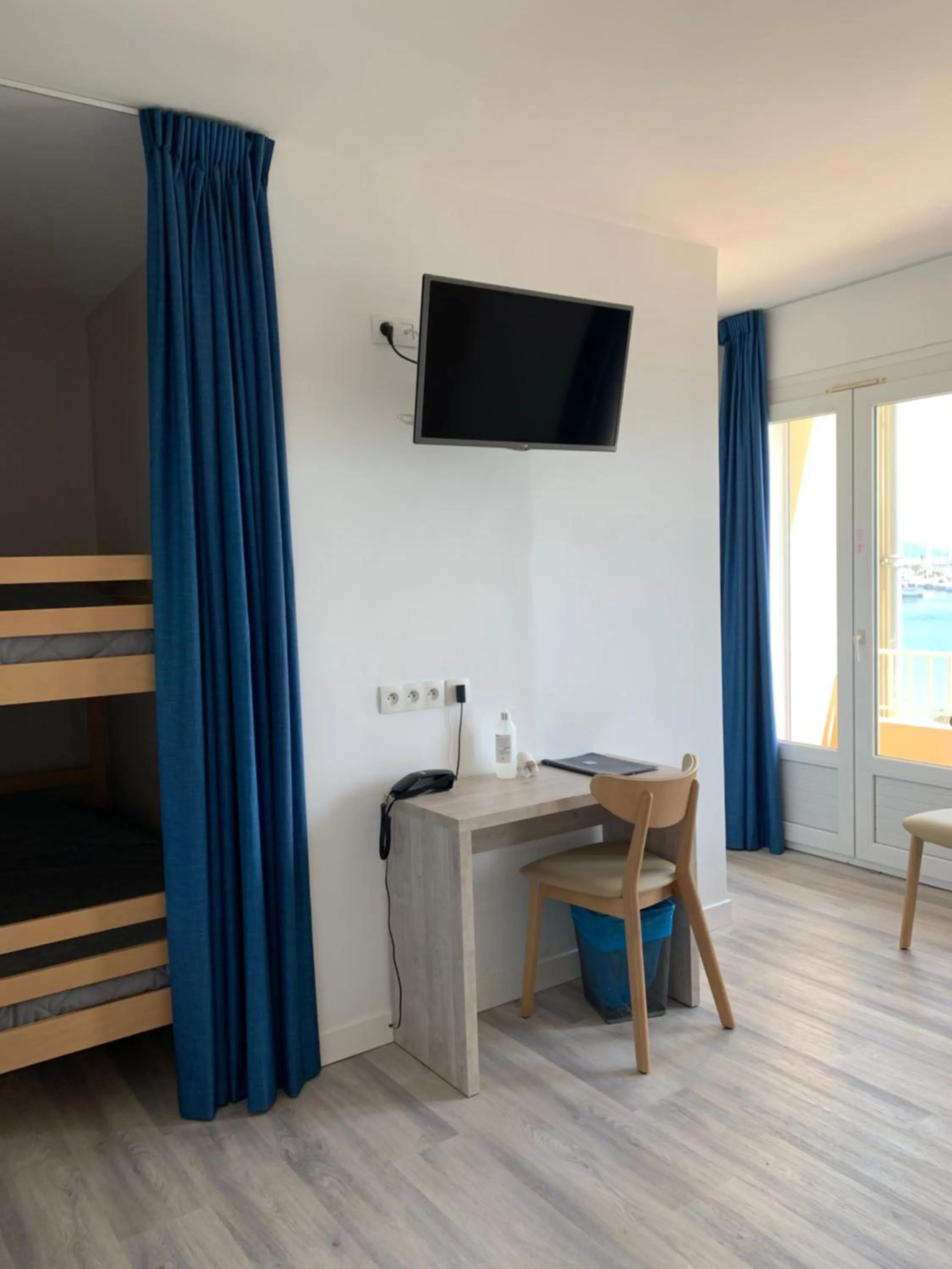 Photo of the whole room in Hôtel Beau Rivage